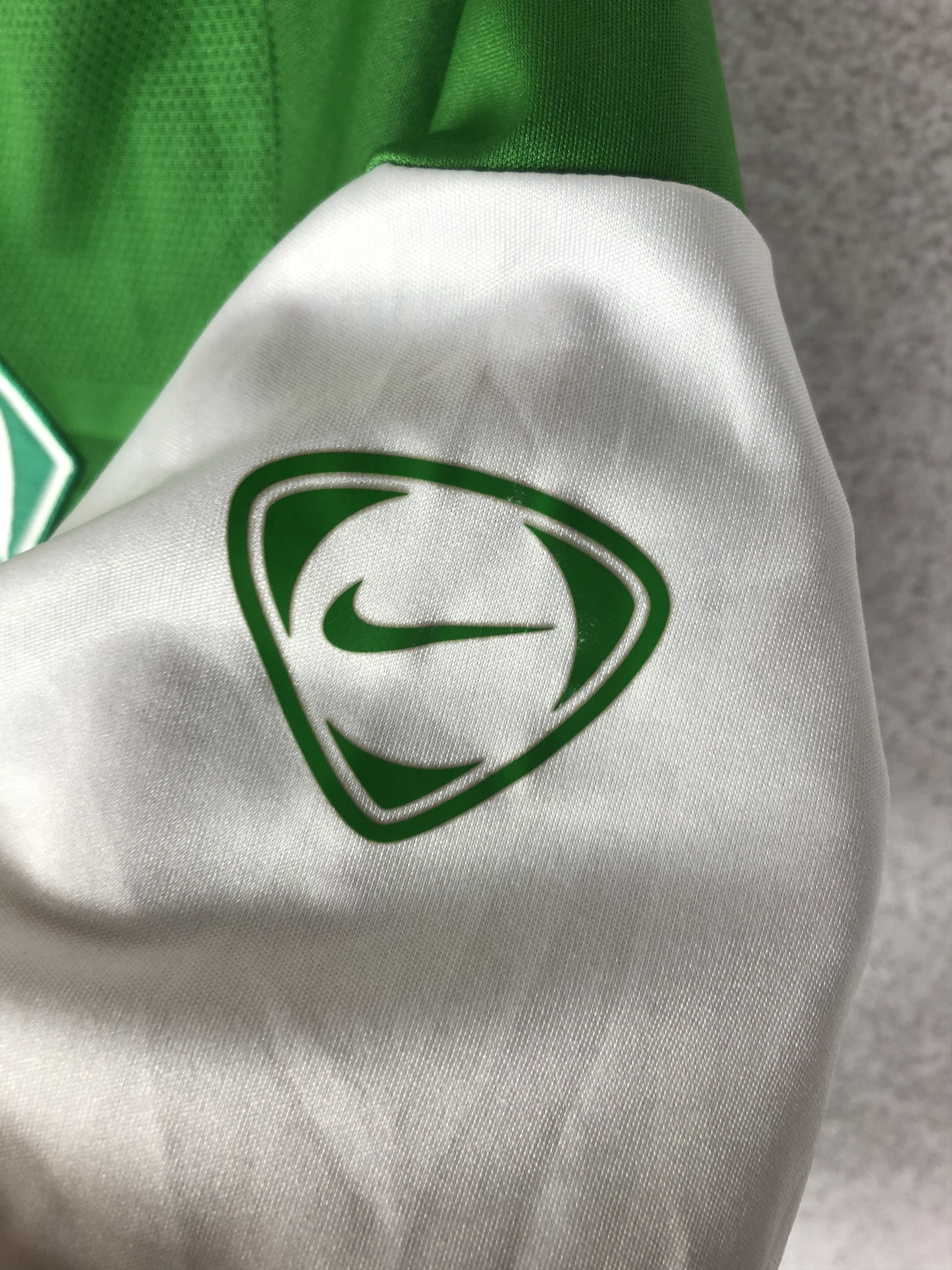 Nike Vintage Nike Werder Bremen Soccer Kit Football Jersey Shirt Size US M / EU 48-50 / 2 - 4 Thumbnail