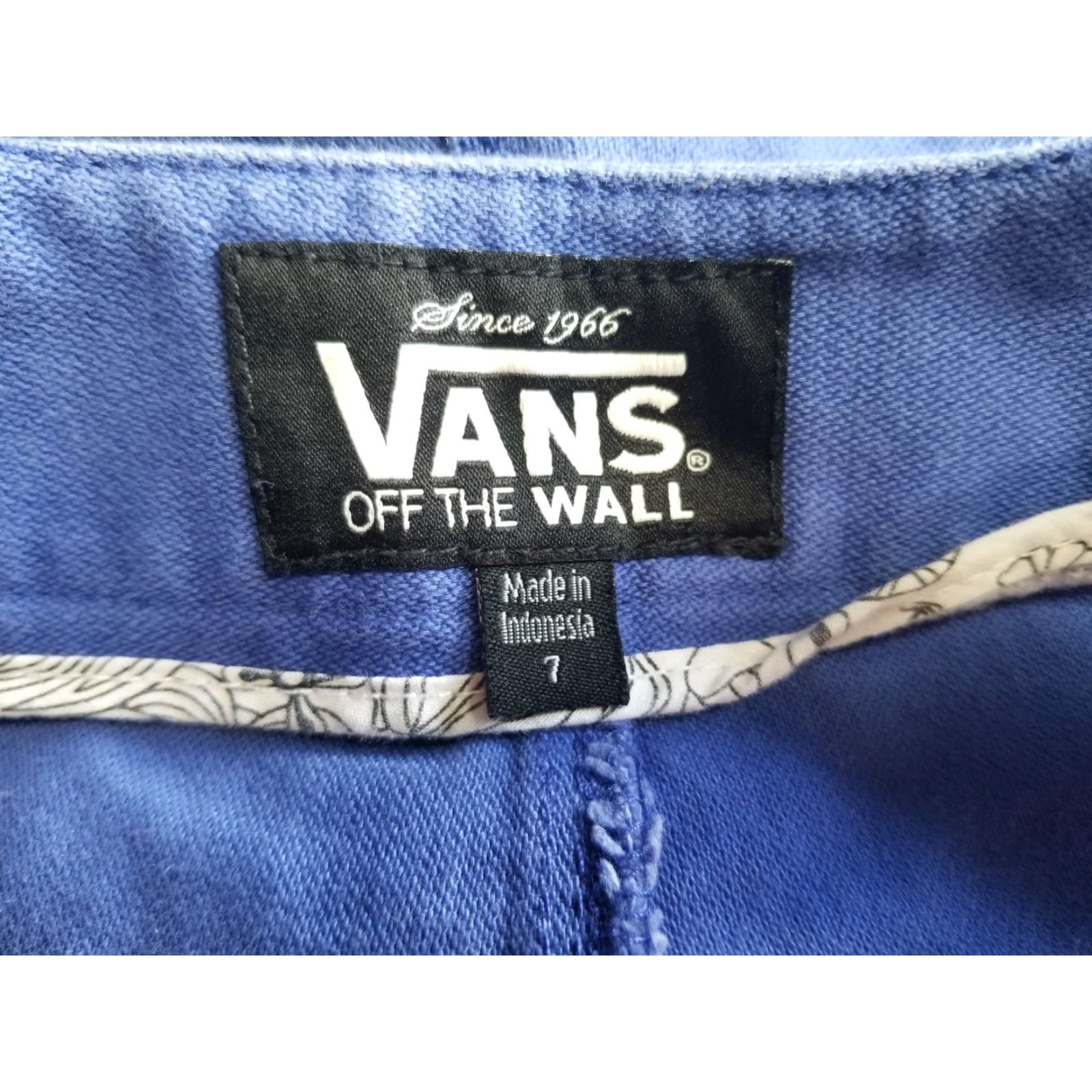 Vans Vans Denim Shorts Mini Women’s Size 7 Blue Cut-Off Denim Shorts Womens Size 7 Blue Vans Size 28" / US 6 / IT 42 - 6 Thumbnail