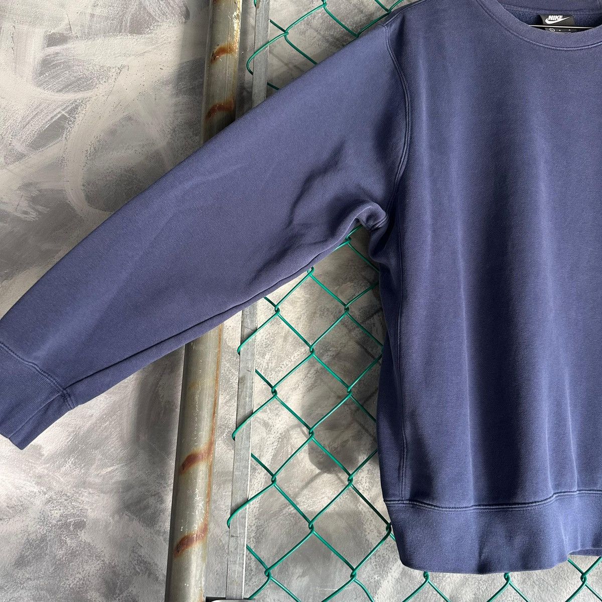 Nike Nike Crewneck Sweatshirt L Navy Blue Faded Fleece Swoosh Size US L / EU 52-54 / 3 - 3 Thumbnail