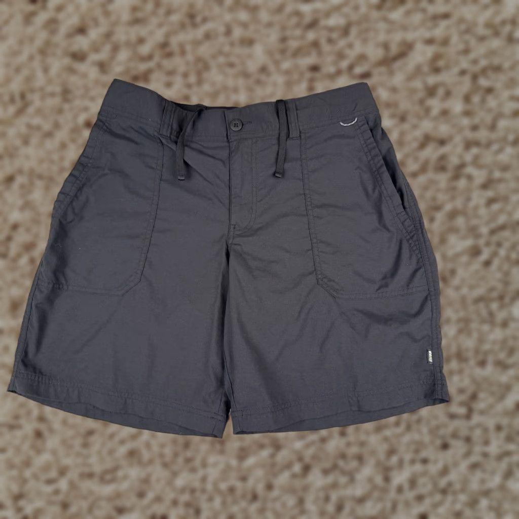 Vintage REI Women Shorts Cargo 14 Black Nylon Blend Pockets Hiking Camp Casual 32x9 Adult Women 14 Black REI Shorts Size 36" / US 14 / IT 50 - 1 Thumbnail