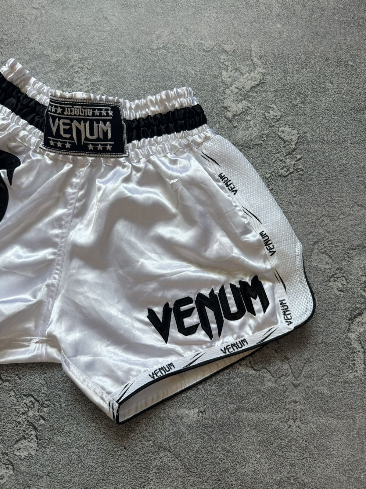 Vintage Venum M big logo shorts 🩳 kick boxing 🥊 Muay Thai karate 🥋 Size US 34 / EU 50 - 6 Thumbnail