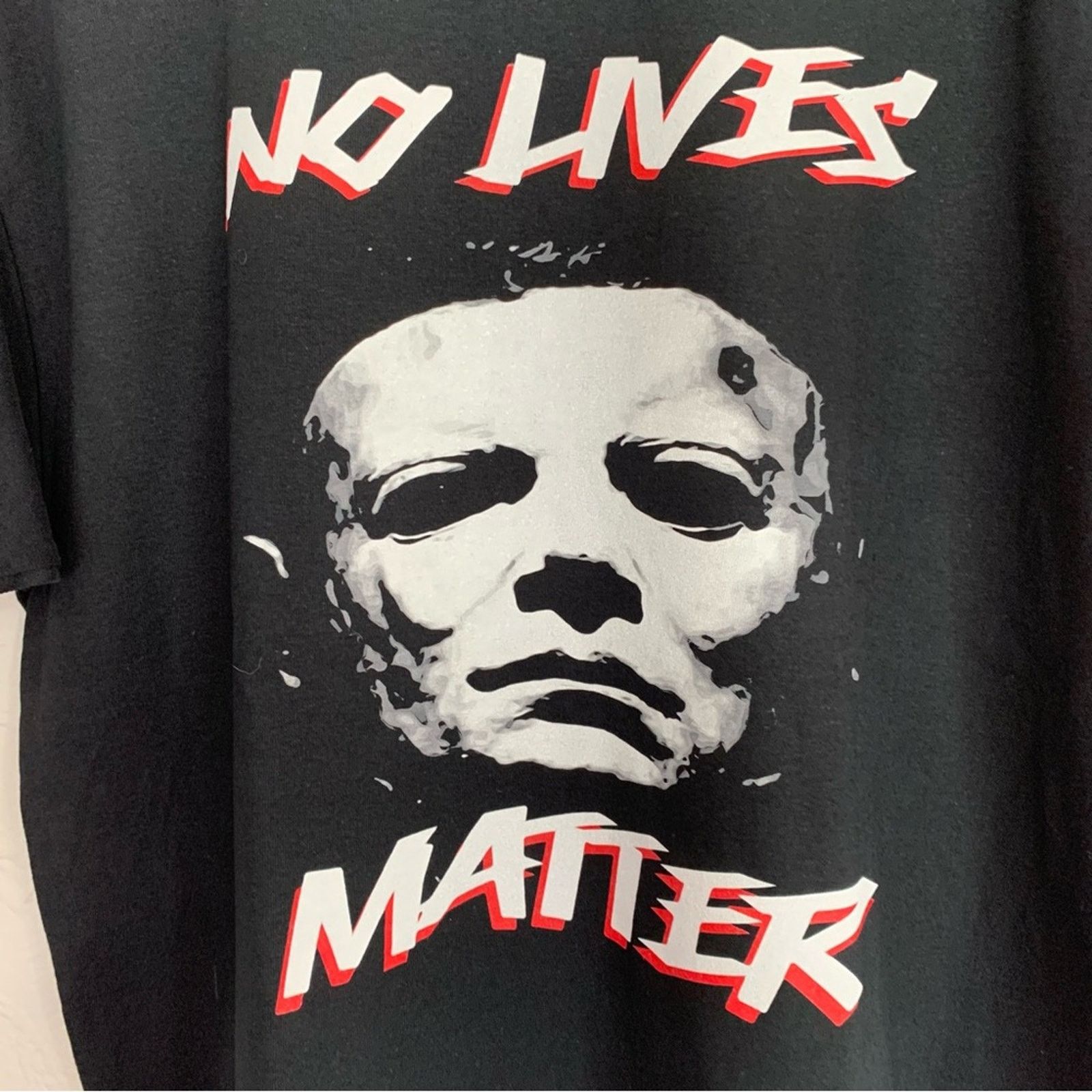 Universal Studios MENS HALLOWEEN NO LIVES MATTER MYERS HORROR SHIRT LARGE NWOT Size US L / EU 52-54 / 3 - 2 Thumbnail