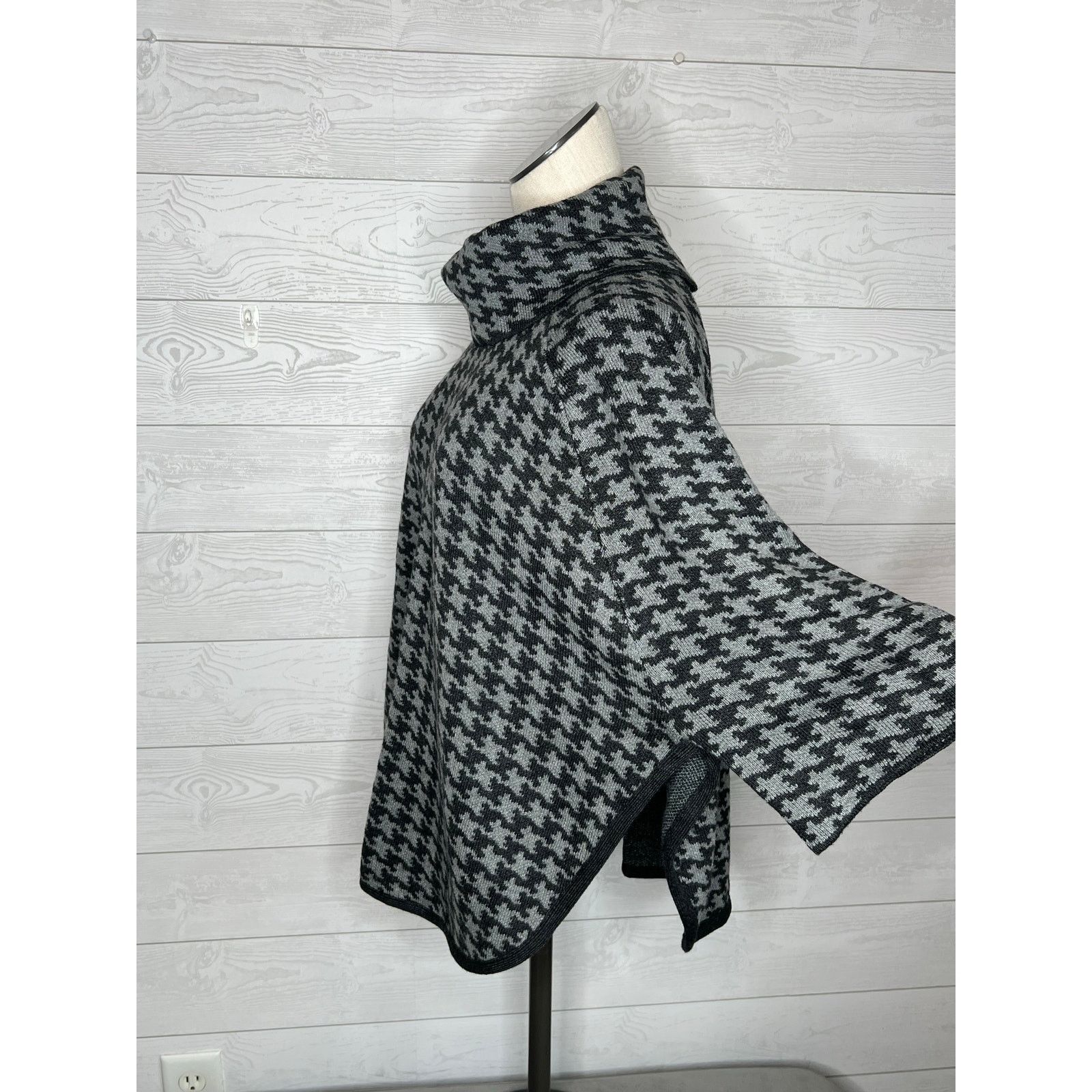 Loft Loft Outlet black/gray houndstooth knit poncho Size XS/S Size XS / US 0-2 / IT 36-38 - 4 Thumbnail