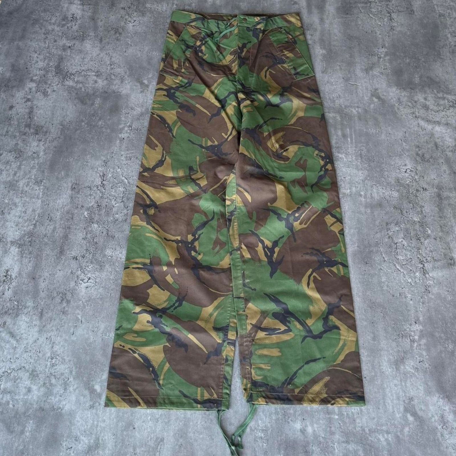 Vintage Vintage Y2K Camo Baggy Rainwear Gore-Tex Style Skater Pants Size US 32 / EU 48 - 1 Thumbnail