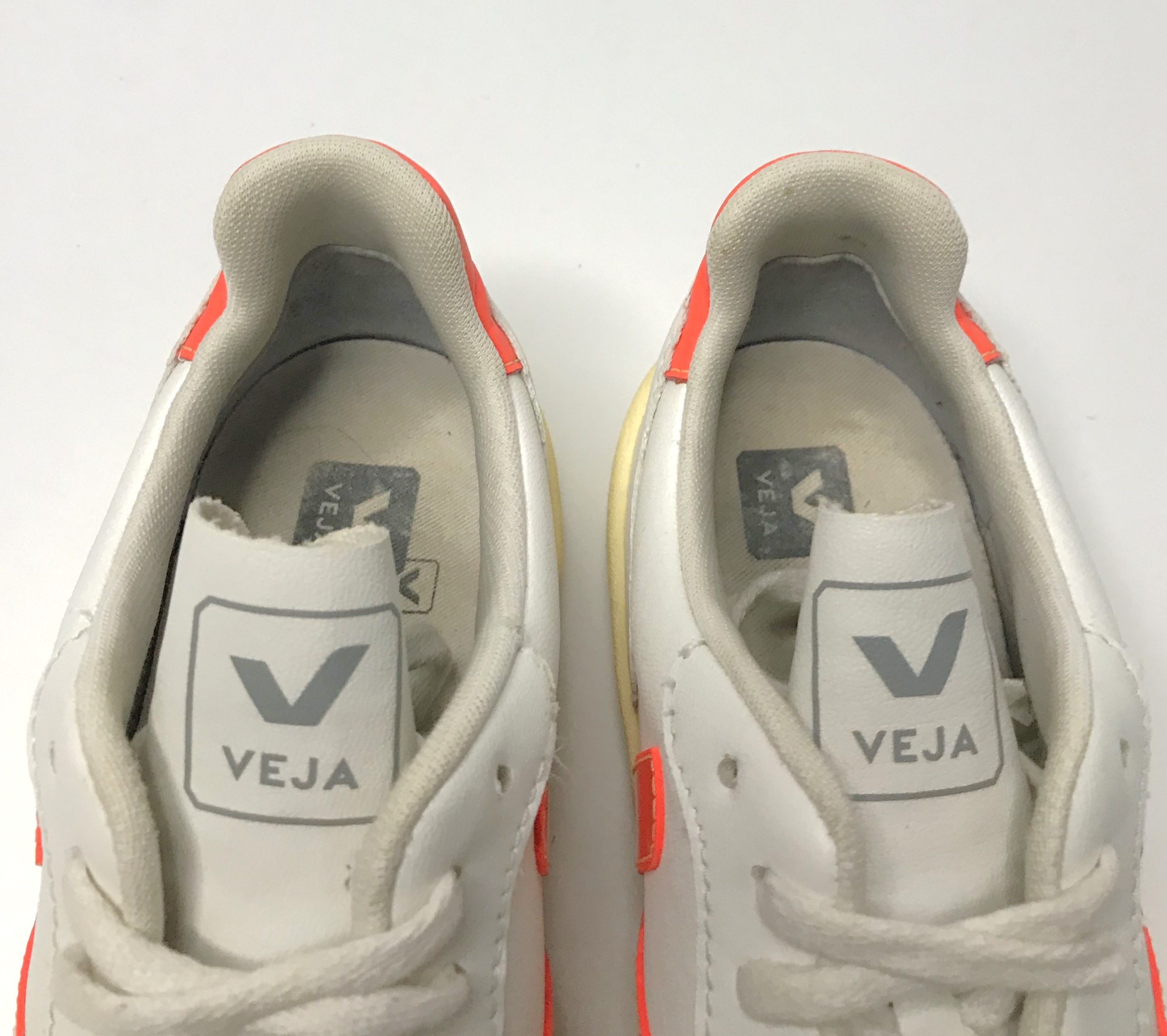 Veja Veja V-10 Lace-Up Sneakers Mens Sz 42 White Size US 9 / EU 42 - 10 Thumbnail