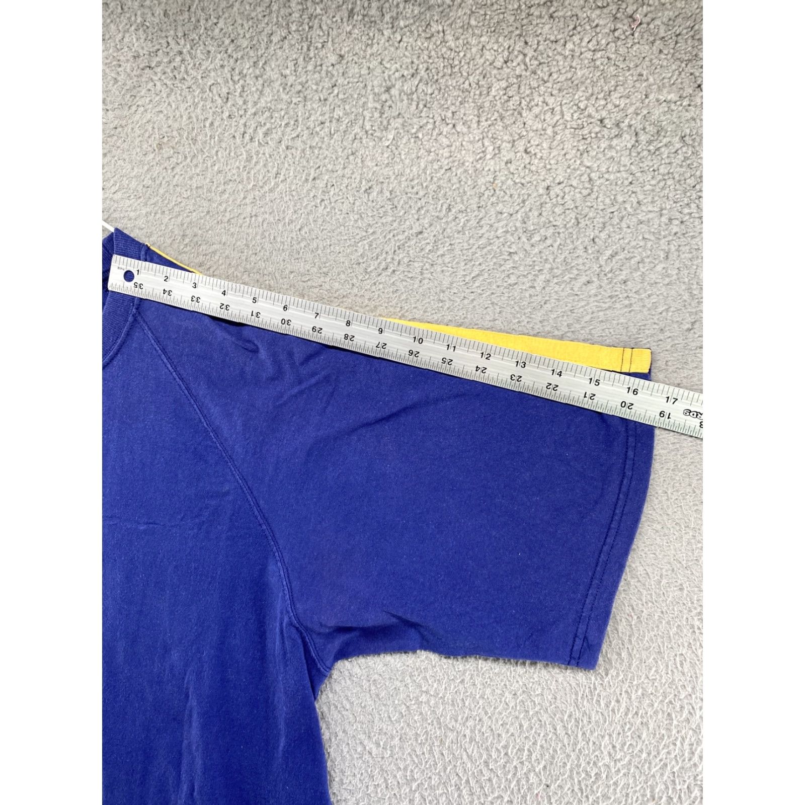 Nike VINTAGE Nike Center Mini Swoosh Shirt Men XL Blue USA Made T-Shirt Size US XL / EU 56 / 4 - 7 Thumbnail