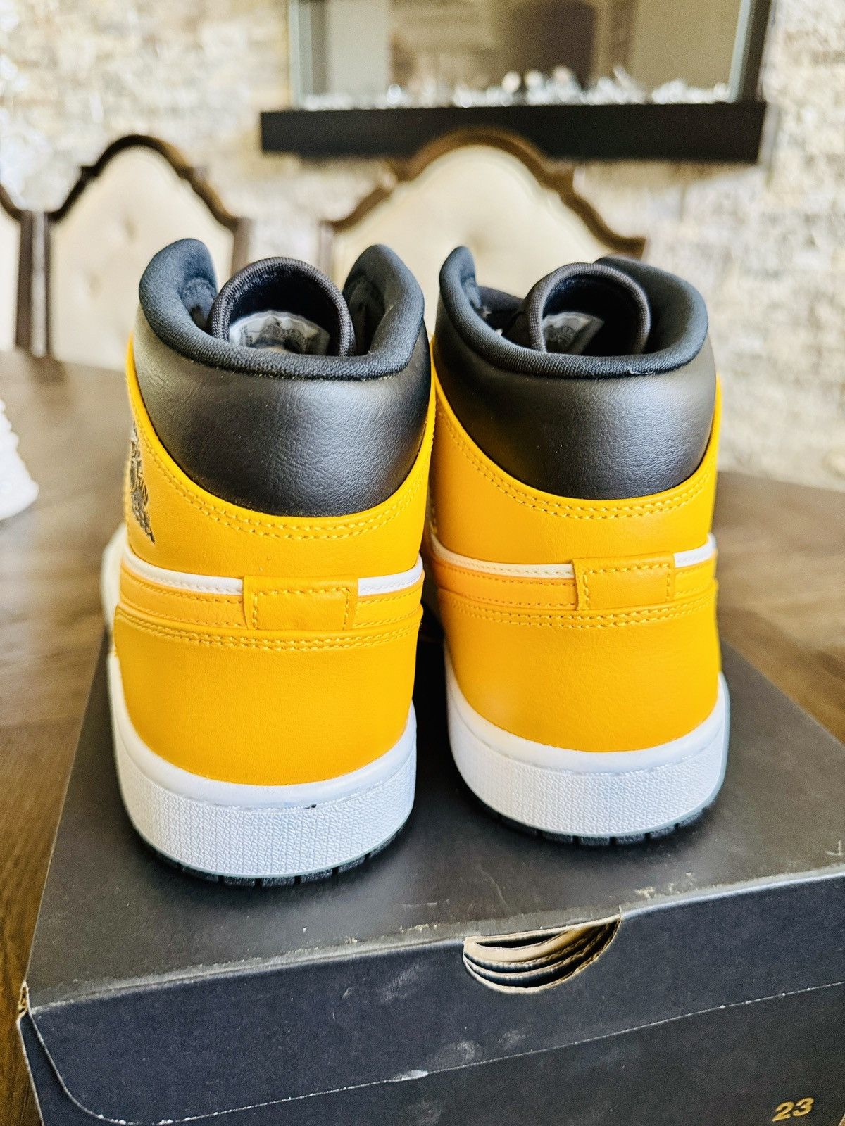 Jordan Brand Nike Air Jordan 1 Mid University Gold 554724-170 Size 10 Size US 10 / EU 43 - 7 Thumbnail