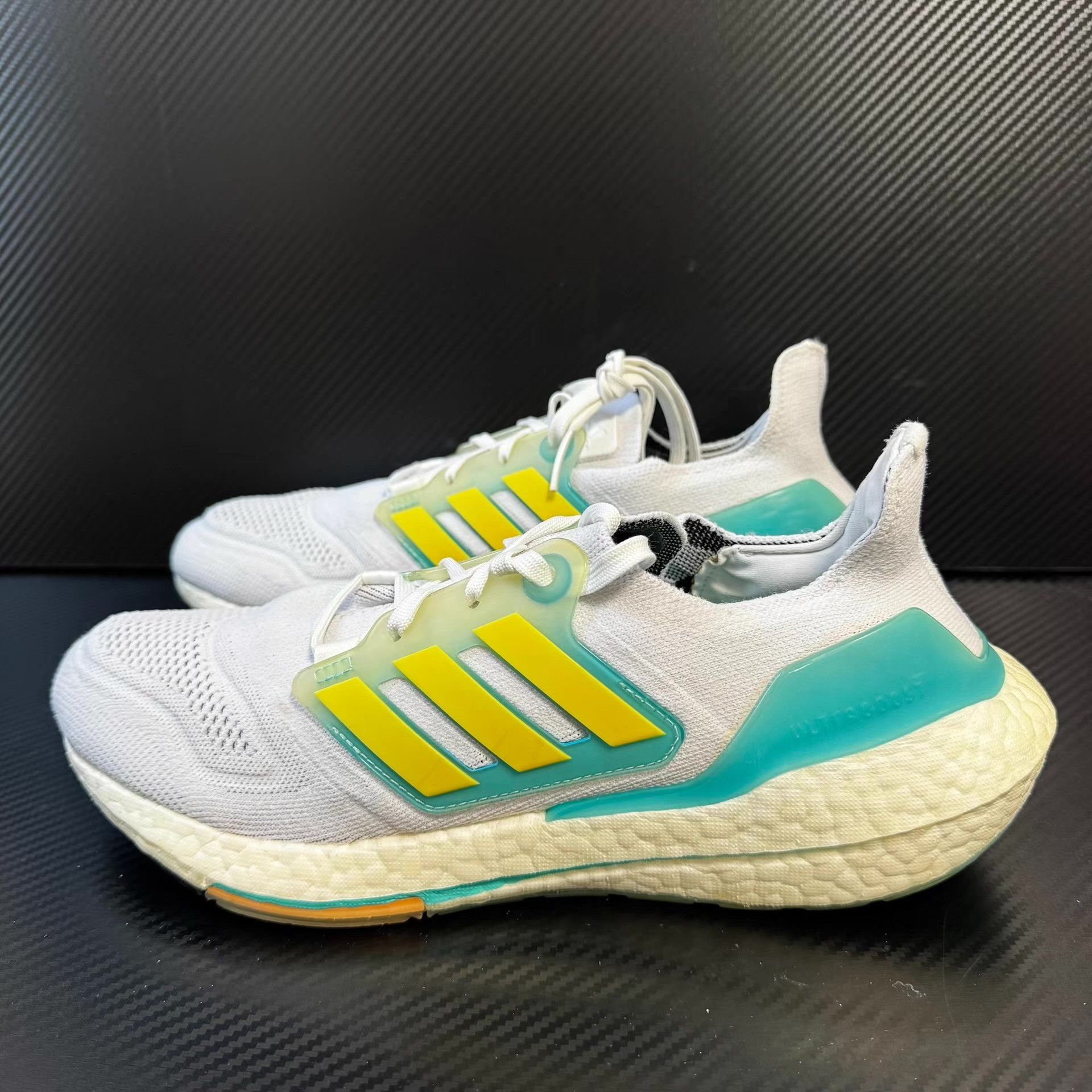 Adidas adidas ULTRABOOST 22 Q11 Size US 8.5 / EU 41-42 - 1 Thumbnail