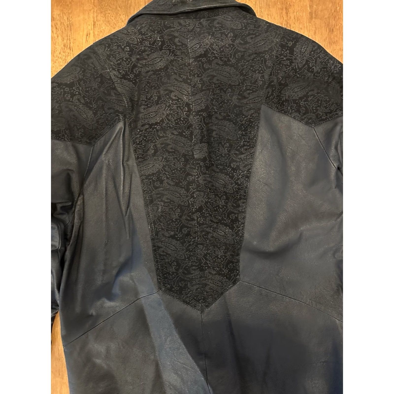 Vintage VINTAGE Wilson’s Thinsulate Leather Jacket Floral Trim Button Up Medium Black Suede Lined Buckle 80s Womens Size M / US 6-8 / IT 42-44 - 4 Thumbnail