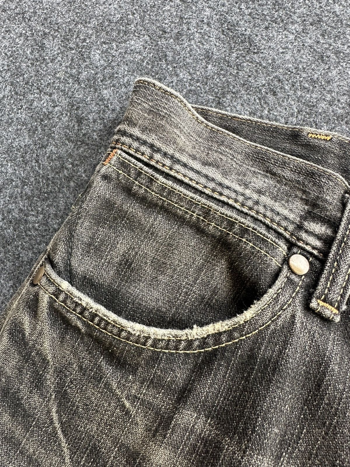 Wrangler Vintage Black Faded Distressed Denim F88