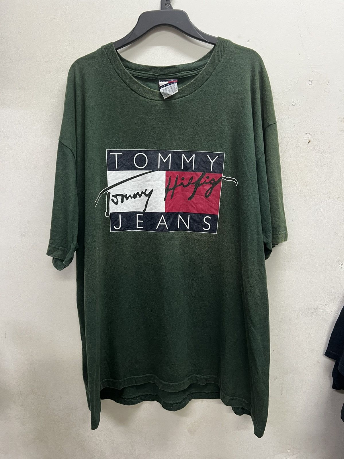 Tommy Hilfiger Vintage 90’s Tommy Hilfiger Big Logo Spell Out Green TShirt Size US XXL / EU 58 / 5 - 1 Thumbnail