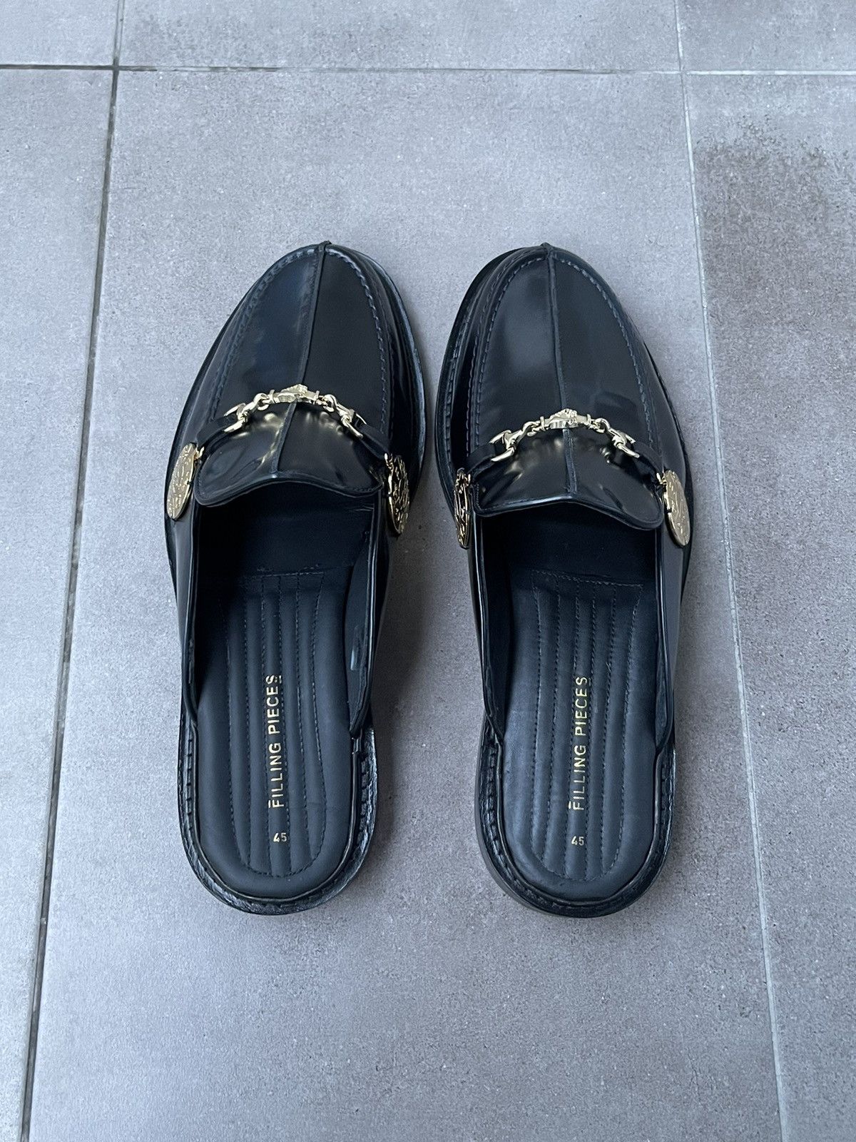 !DS! SS23 Filling Pieces Medal Black Mules