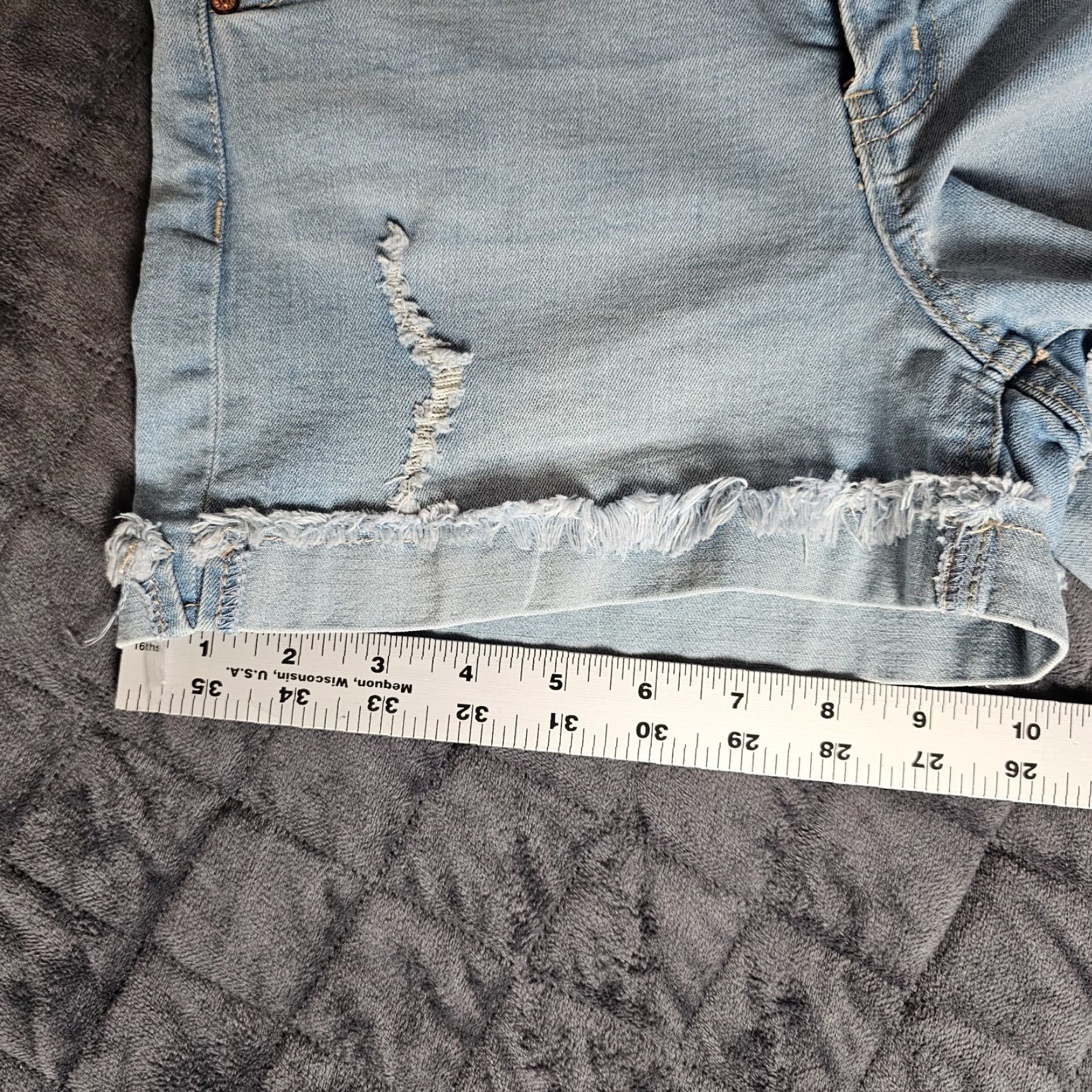 Vintage Celebrity Pink Shorts Womens 28 Blue Denim Mid Rise Casual Light Wash Cuffed 5-Pocket Design Summer Beach Walking Mens Womens Girls Size 28" / US 6 / IT 42 - 6 Thumbnail