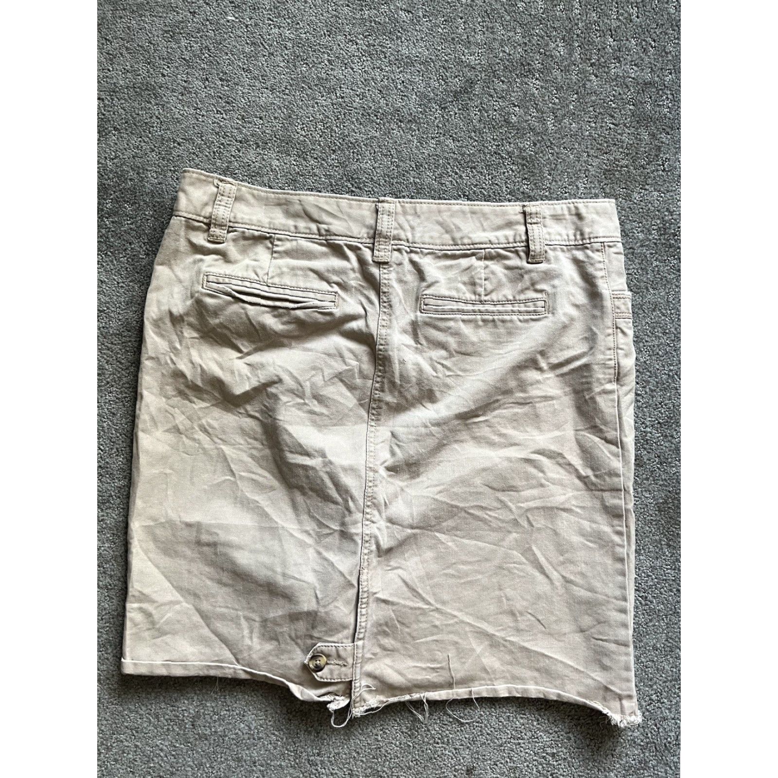 Old Navy Old Navy Women's Solid Beige Skirt Size 8 Casual Straight Pencil with Pockets Size 30" / US 8 / IT 44 - 2 Thumbnail
