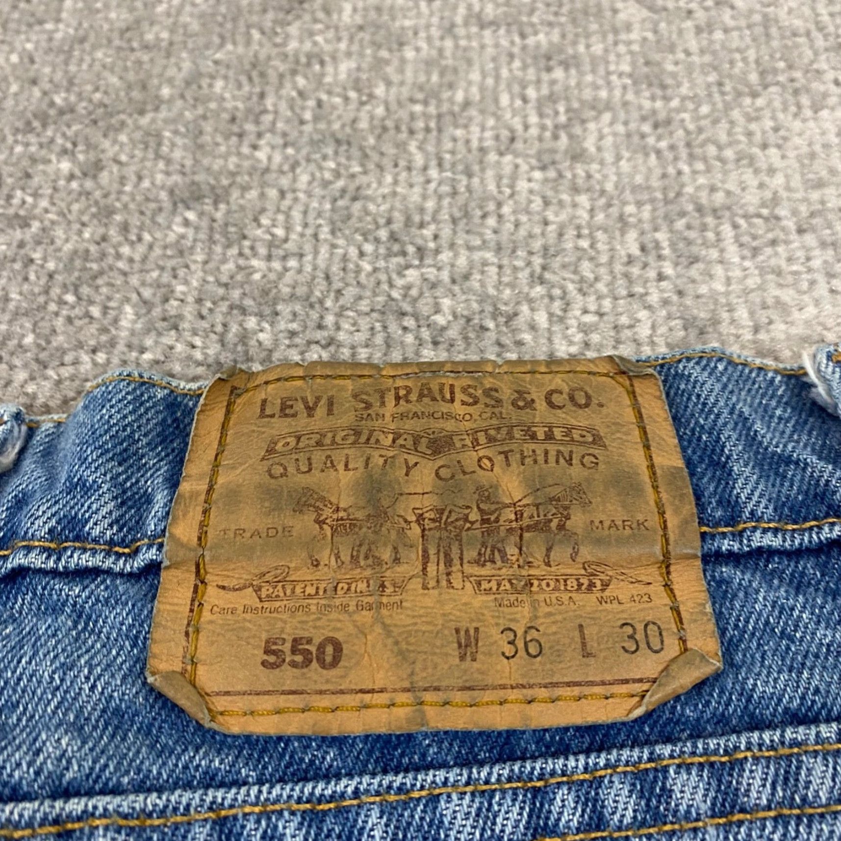 Levi's LEVI'S 550 Jeans Mens 36x30 Blue Light Wash Denim 90s Vintage Straight Pants Size US 36 / EU 52 - 2 Thumbnail