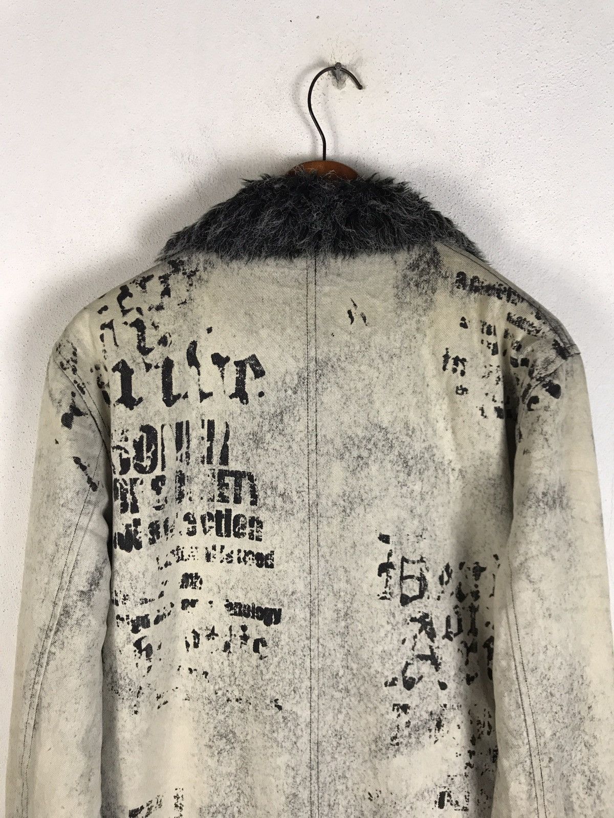 In The Attic IN THE ATTIC Punk Grunge Distressed Graffiti Faux Fur Jacket Size US M / EU 48-50 / 2 - 13 Thumbnail