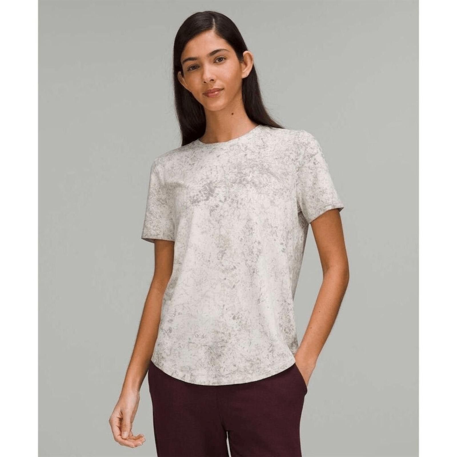 Lululemon Lululemon Size 6 White Crew Neck T-Shirt Short Sleeve Casual Size M / US 6-8 / IT 42-44 - 1 Thumbnail