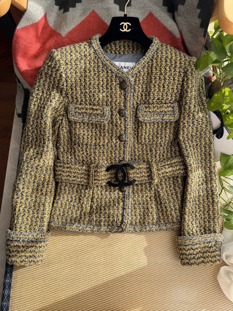 Chanel CHANEL Jacket in Yellow and Gray Colorblock- DMC Size US M / EU 48-50 / 2 - 1 Thumbnail