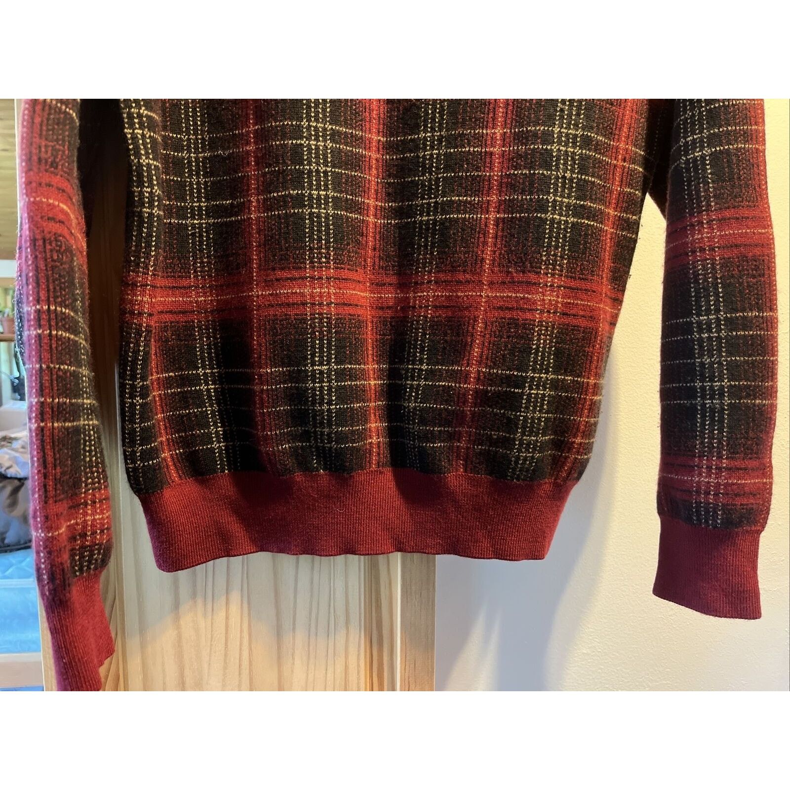 Pendleton Pendleton mens M red plaid long sleeve pullover wool sweater Size US M / EU 48-50 / 2 - 8 Thumbnail