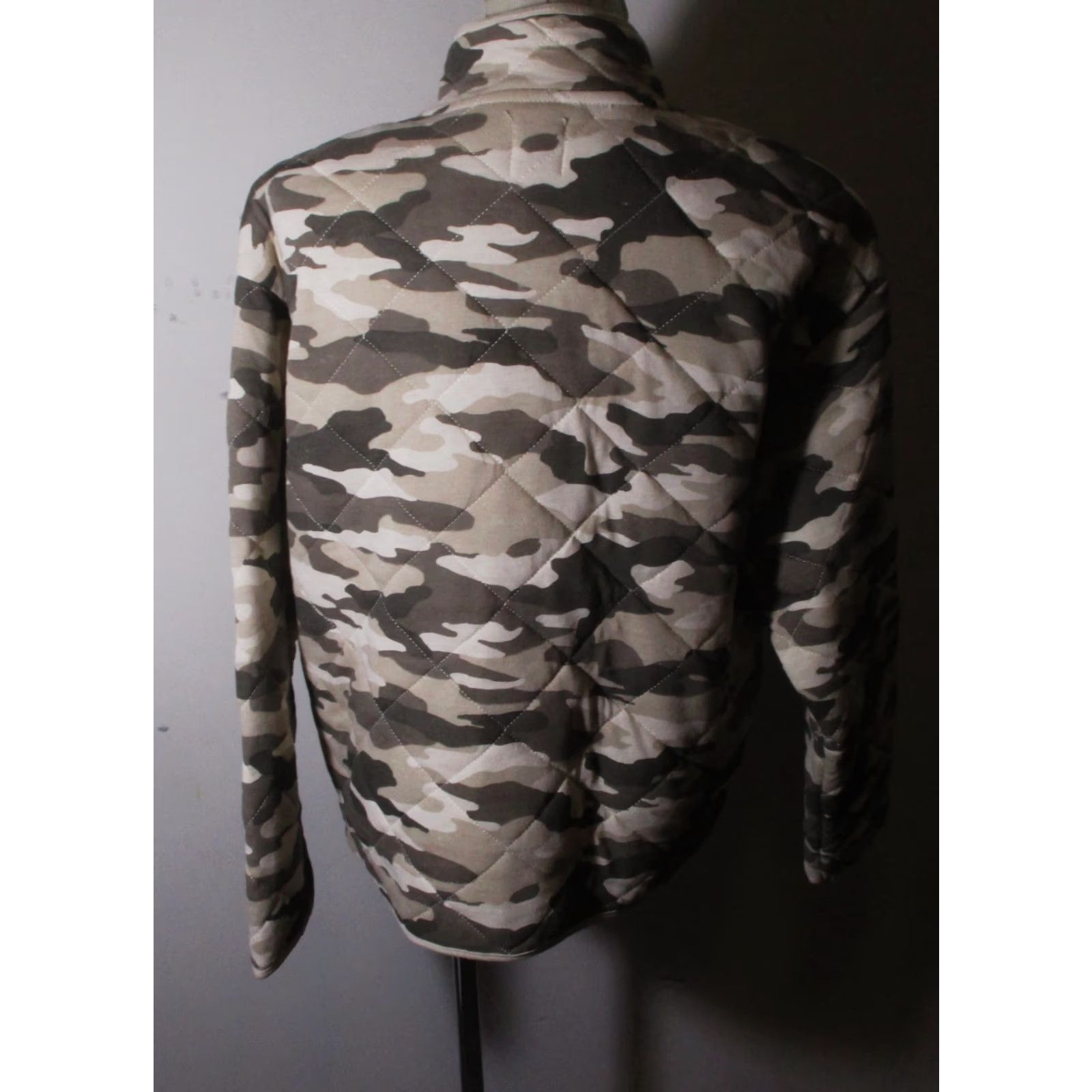 Vintage KENSIE Women's Jacket Camo Quilted Snap Button Beige Green Size L NWT Size L / US 10 / IT 46 - 5 Thumbnail