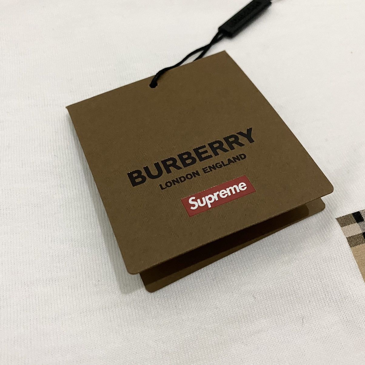 Burberry × Supreme SUPREME X BURBERRY LONDON 'Box Logo' S/S '22 T-Shirt W/T Size US M / EU 48-50 / 2 - 8 Thumbnail