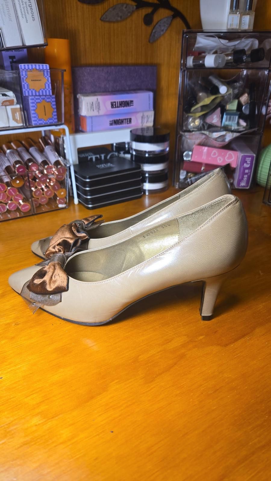 Other Yves Saint Laurent Paris Taupe Leather Bow Pumps Size US 7.5 / IT 37.5 - 2 Thumbnail