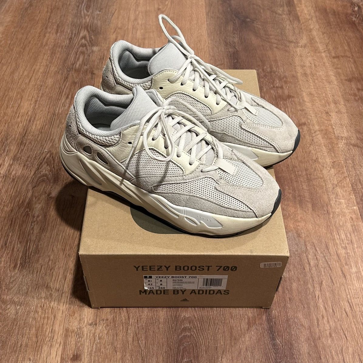 Yeezy Yeezy 700 V1 Analog Size US 8.5 / EU 41-42 - 1 Thumbnail