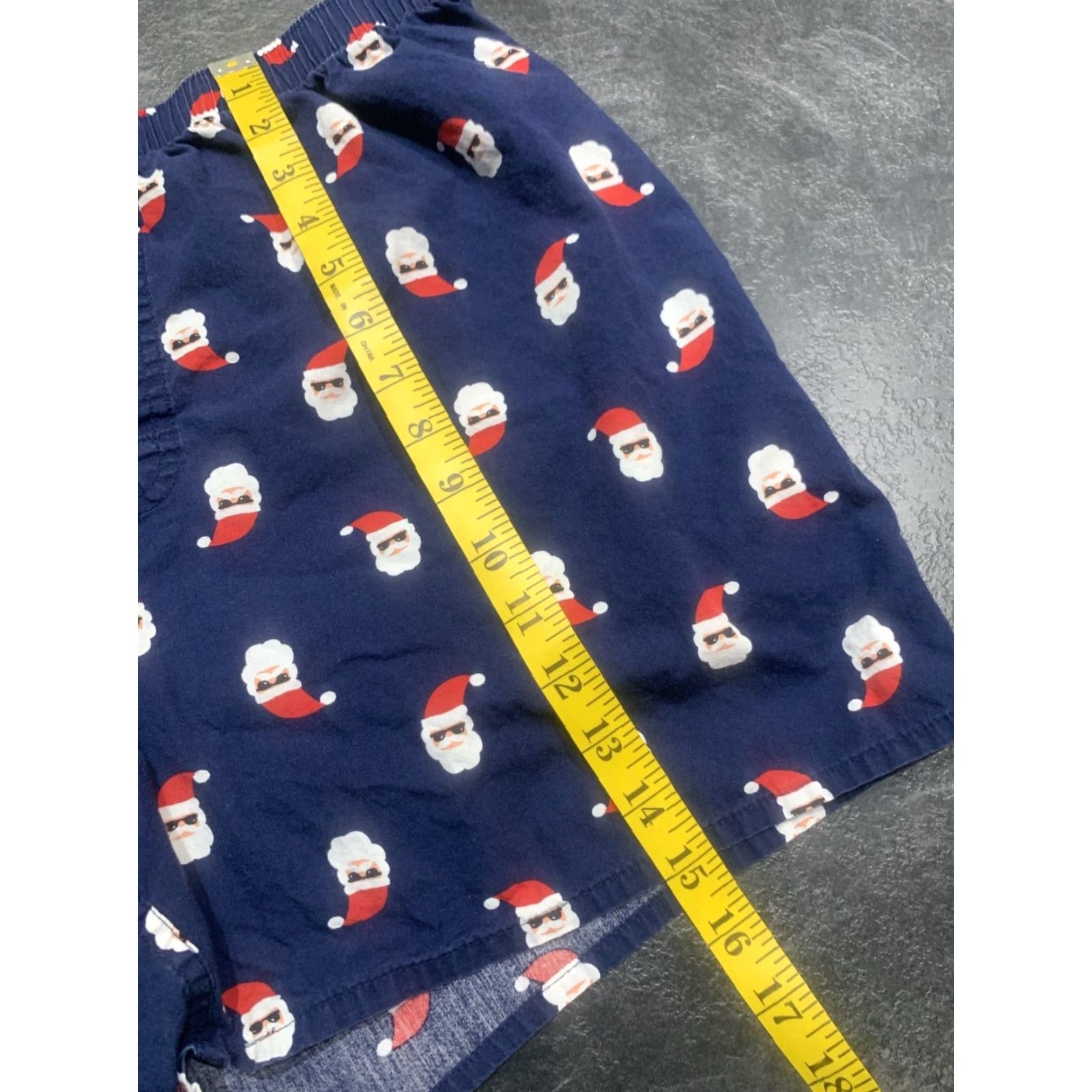 Old Navy Old Navy Shorts Womens L Blue Santa Claus Christmas Chino Elastic Waist 2in Inseam Geometric Pattern Size 36" / US 14 / IT 50 - 4 Thumbnail