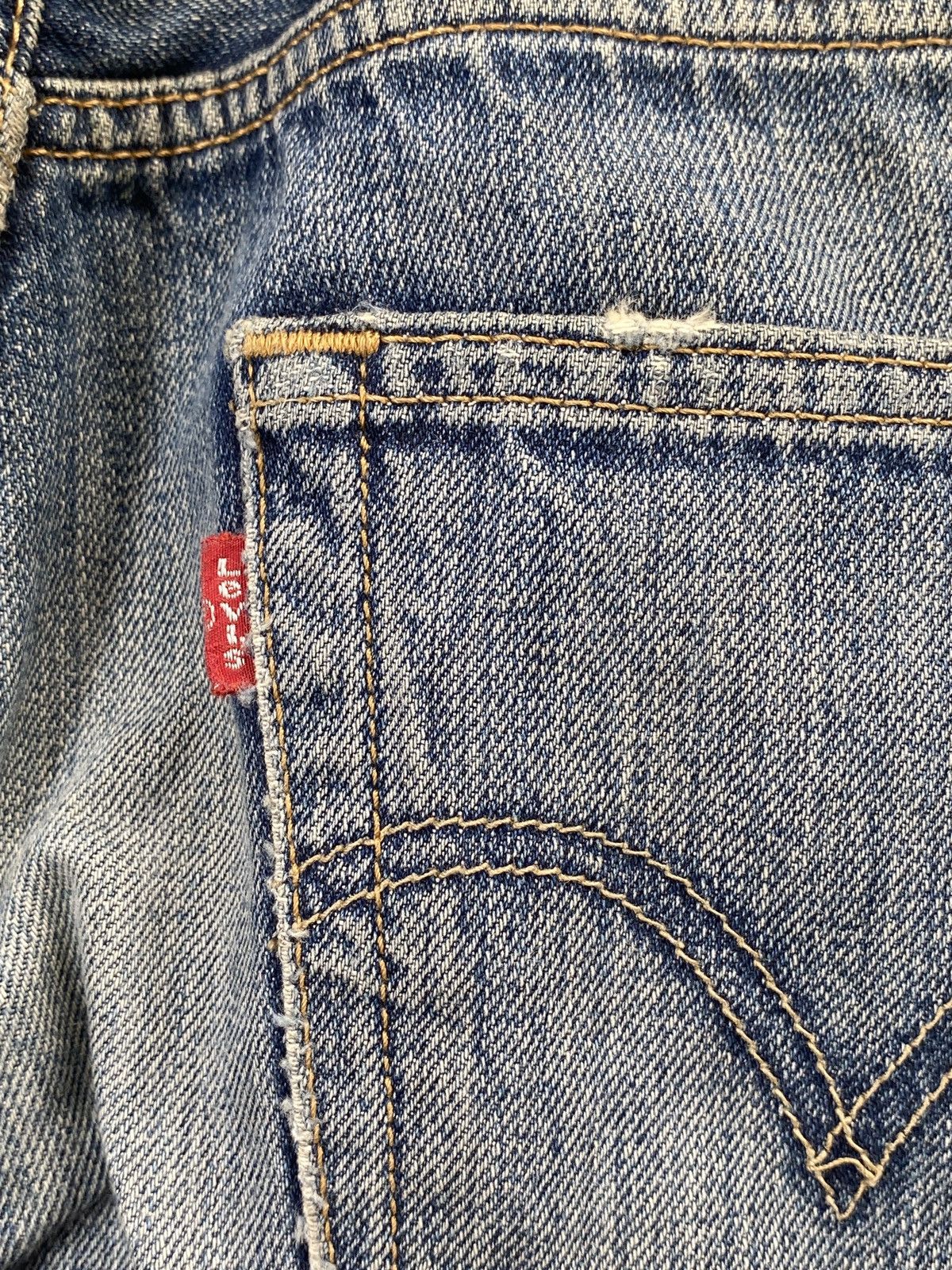 Levi's 🔥BINDING NOW🔥Vintage Levi’s 501 Distressed Jeans Button-fly Size US 30 / EU 46 - 16 Thumbnail