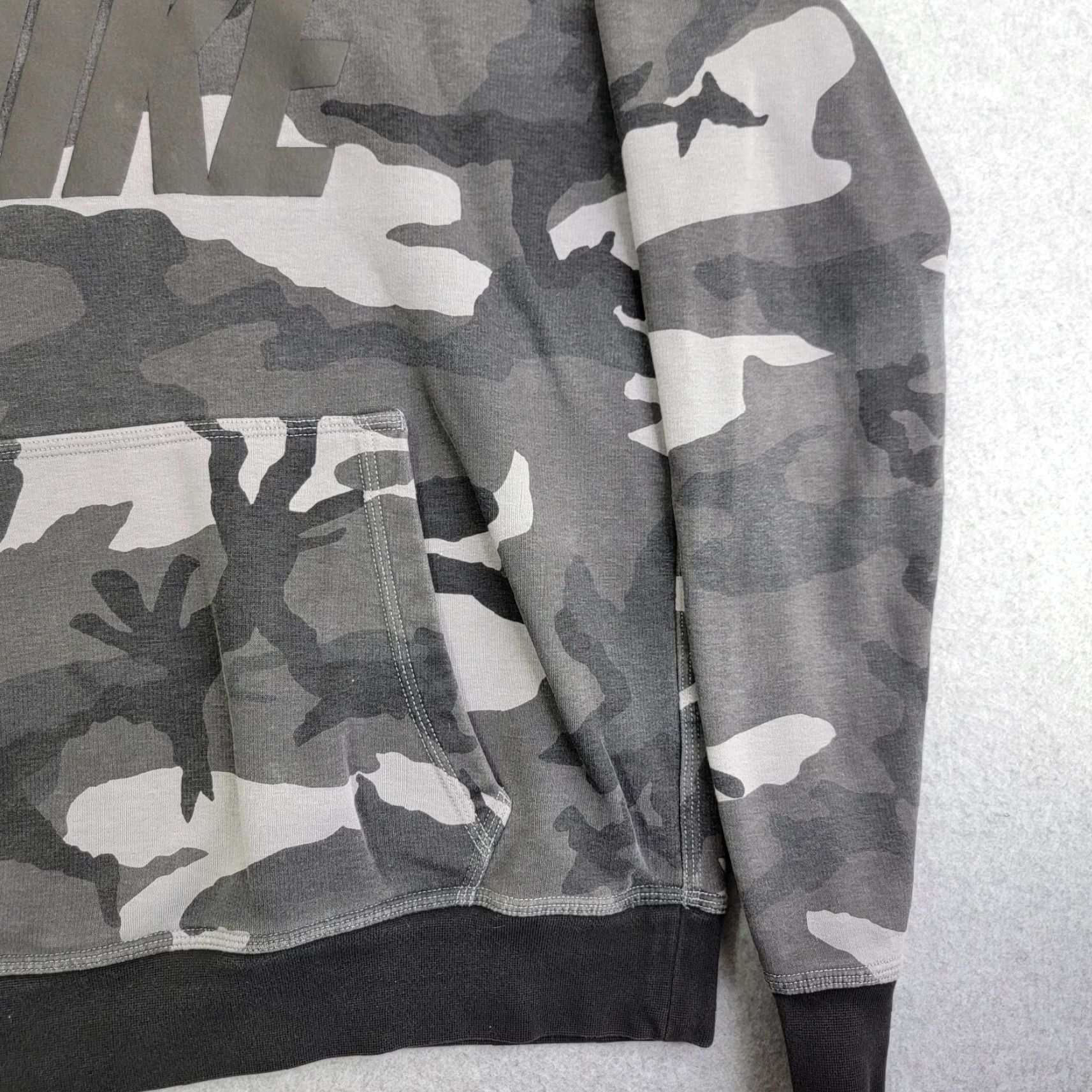 Nike VINTAGE Nike hoodie Mens Gray Woodland Camo Pullover Sweatshirt 639978-021 Size US M / EU 48-50 / 2 - 4 Thumbnail