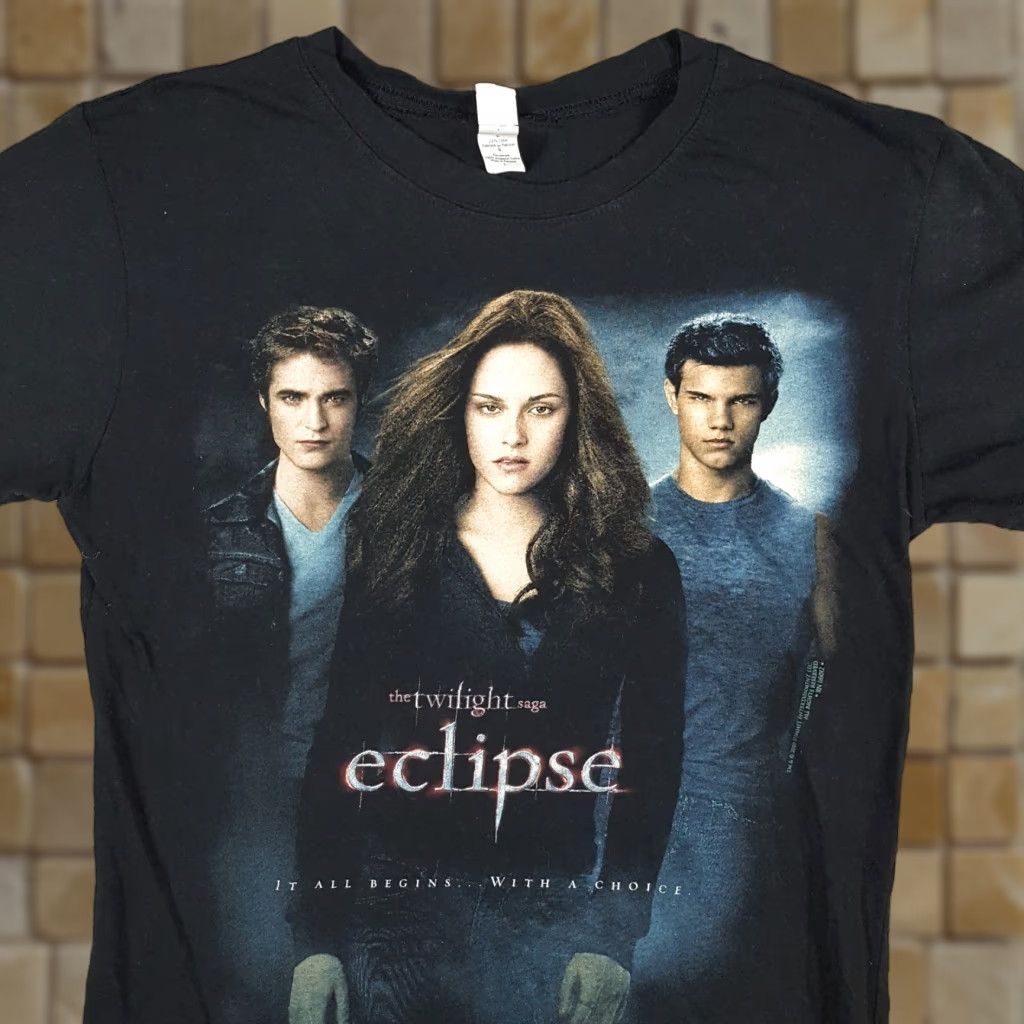 Tultex VINTAGE Twilight Saga Eclipse Movie Promo Women's L T-Shirt Short Sleeve Jacob Crew Neck Tultex Black Top Shirt Girls Womens Size L / US 10 / IT 46 - 1 Thumbnail