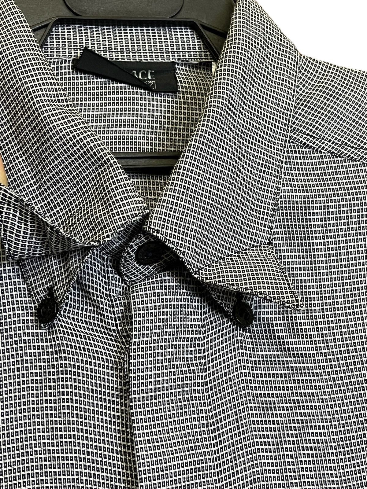 Versace GRAIL🔥VINTAGE VERSACE CLASSIC V2 L/SLEEVE BUTTON UPS SHIRT Size US L / EU 52-54 / 3 - 5 Thumbnail
