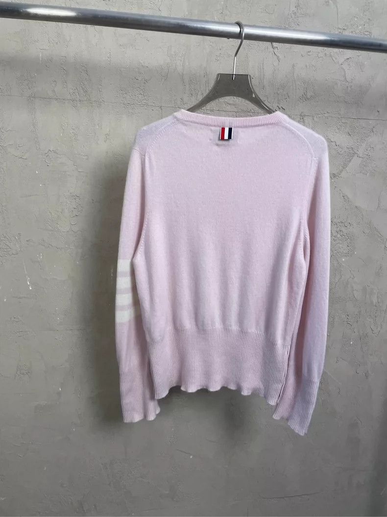 Thom Browne Thom Browne size3 Cherry pink cashmere round neck sweater Size S / US 4 / IT 40 - 2 Thumbnail