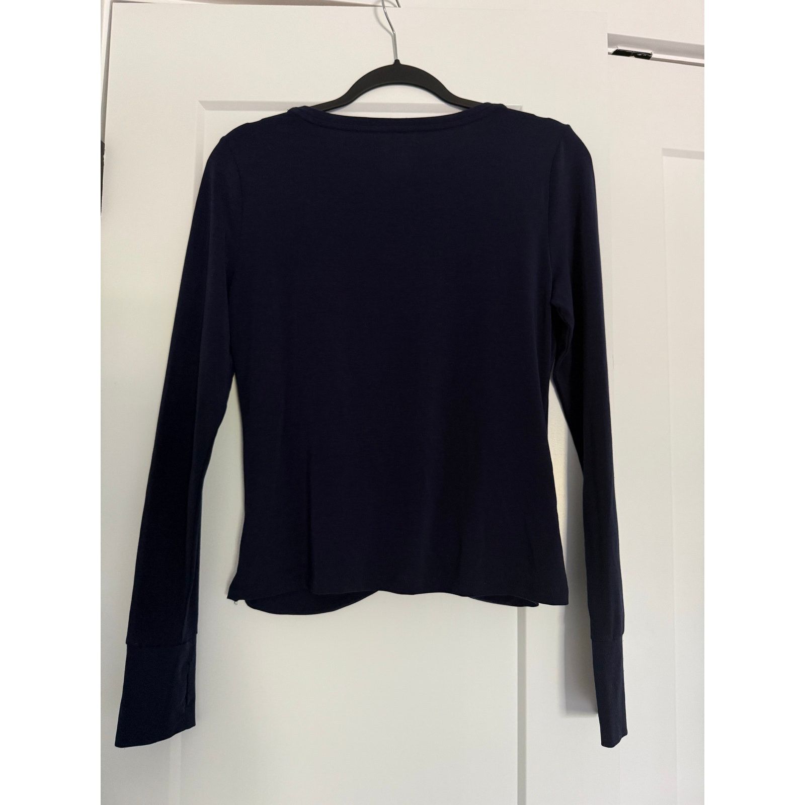 Gap $40 GapFit Breathe Twist Front Long Sleeve Tee Tan- Navy M Size M / US 6-8 / IT 42-44 - 3 Thumbnail