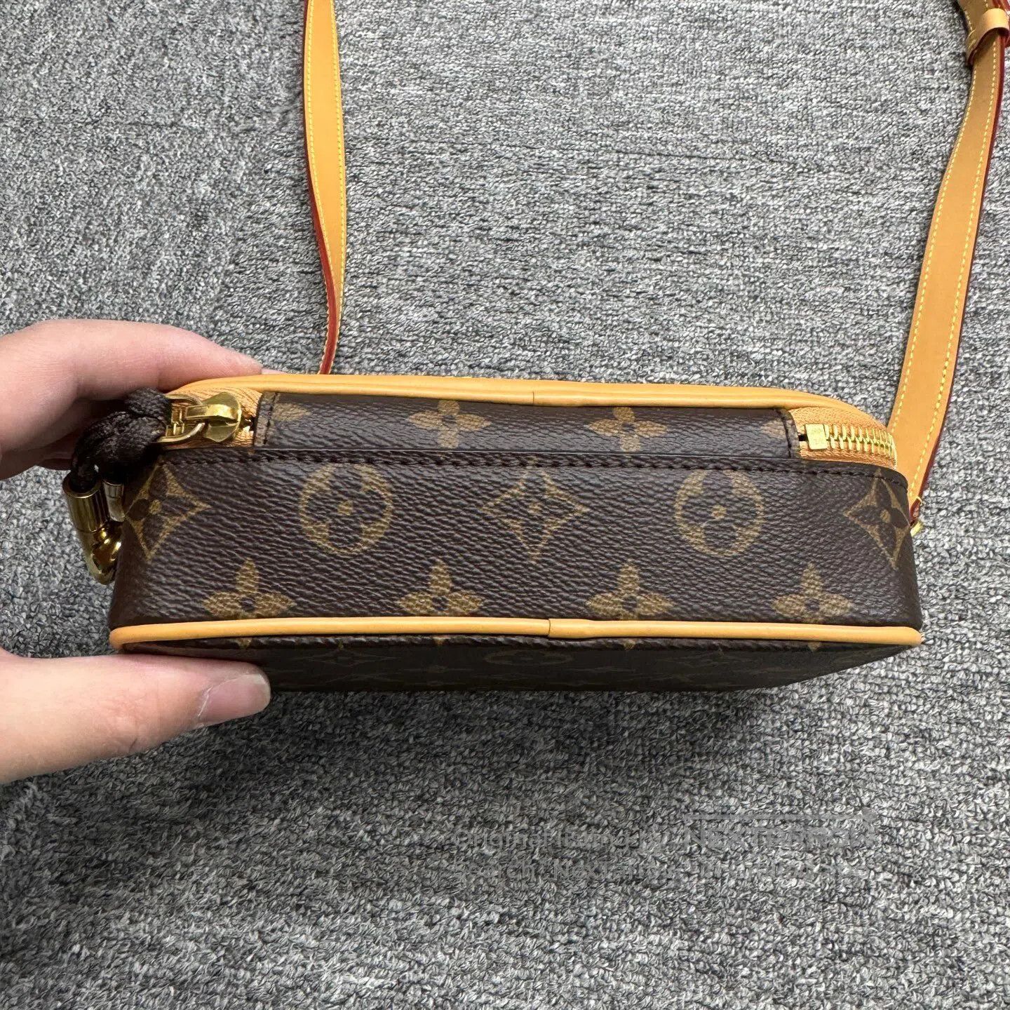 Louis Vuitton Louis Vuitton Radio Pack| Size ONE SIZE - 3 Thumbnail