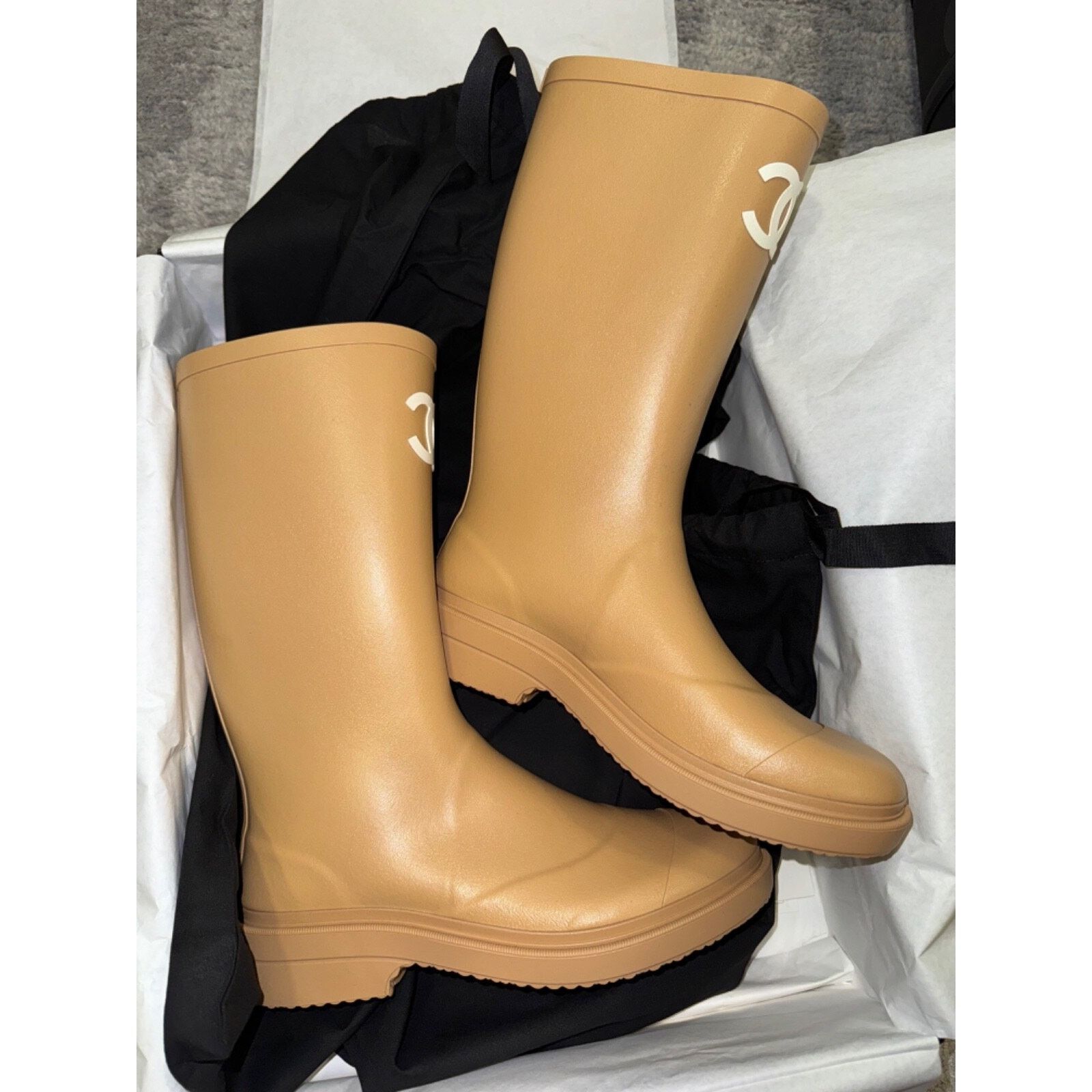 Chanel Chanel REV Beige White Wellington Wellies CC Logo Pull On Size US 9 / IT 39 - 3 Thumbnail