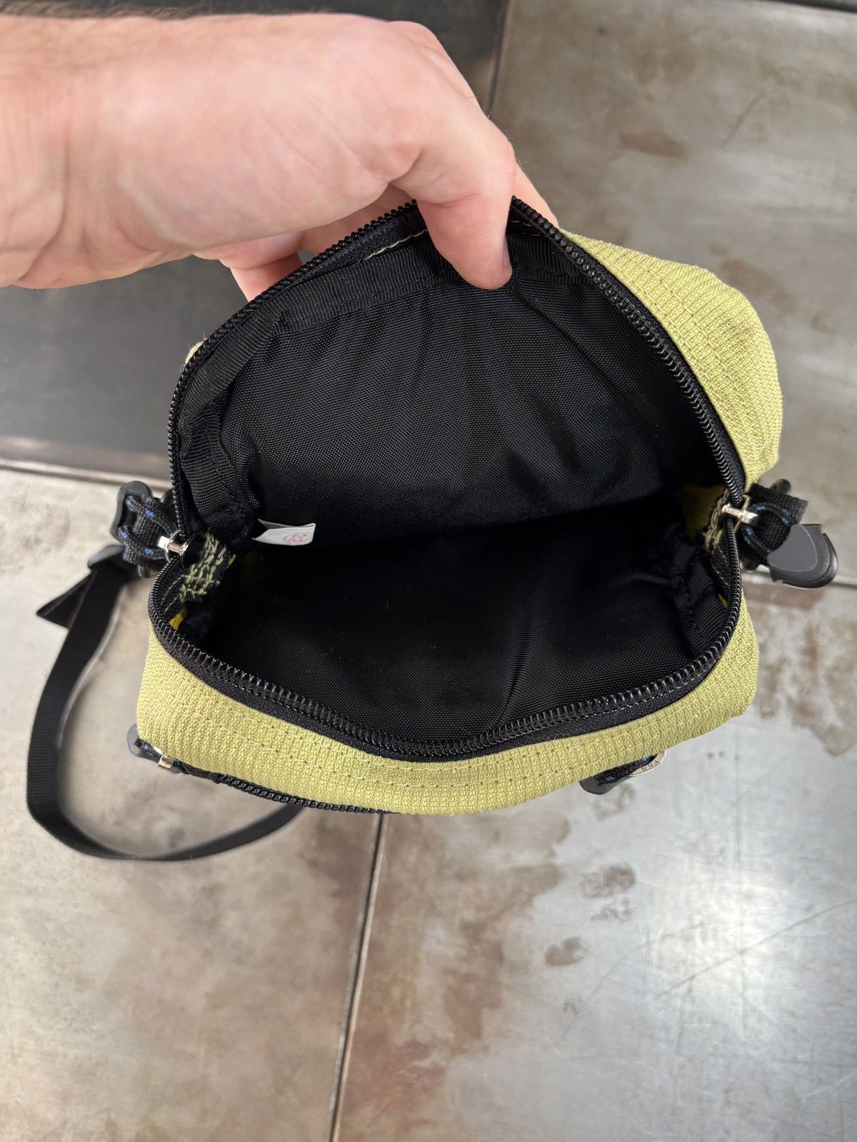 Mountain Equipment Company Vintage MEC Crossbody Bag 2000s Sling Fanny Co-op Mini Pack Size ONE SIZE - 13 Thumbnail
