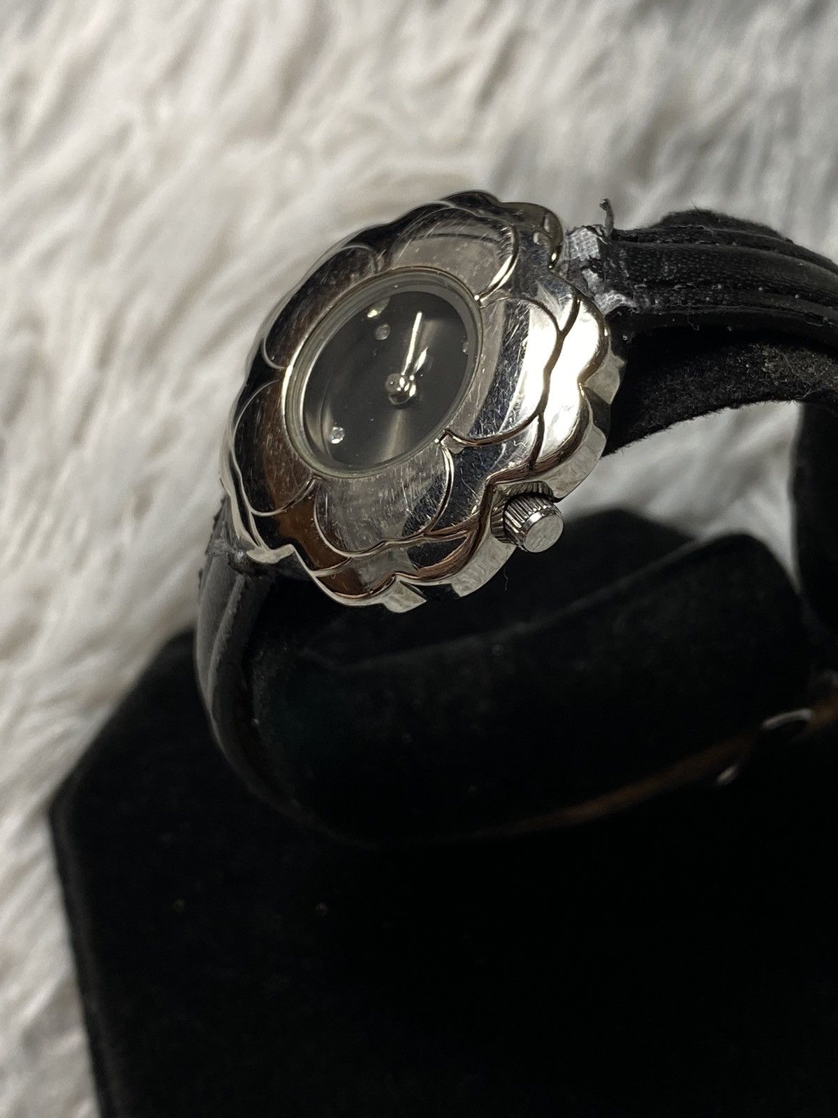 Japanese Brand × Jewelry Rare Black Floral Vintage Watch | Japanese Brand Size ONE SIZE - 3 Thumbnail