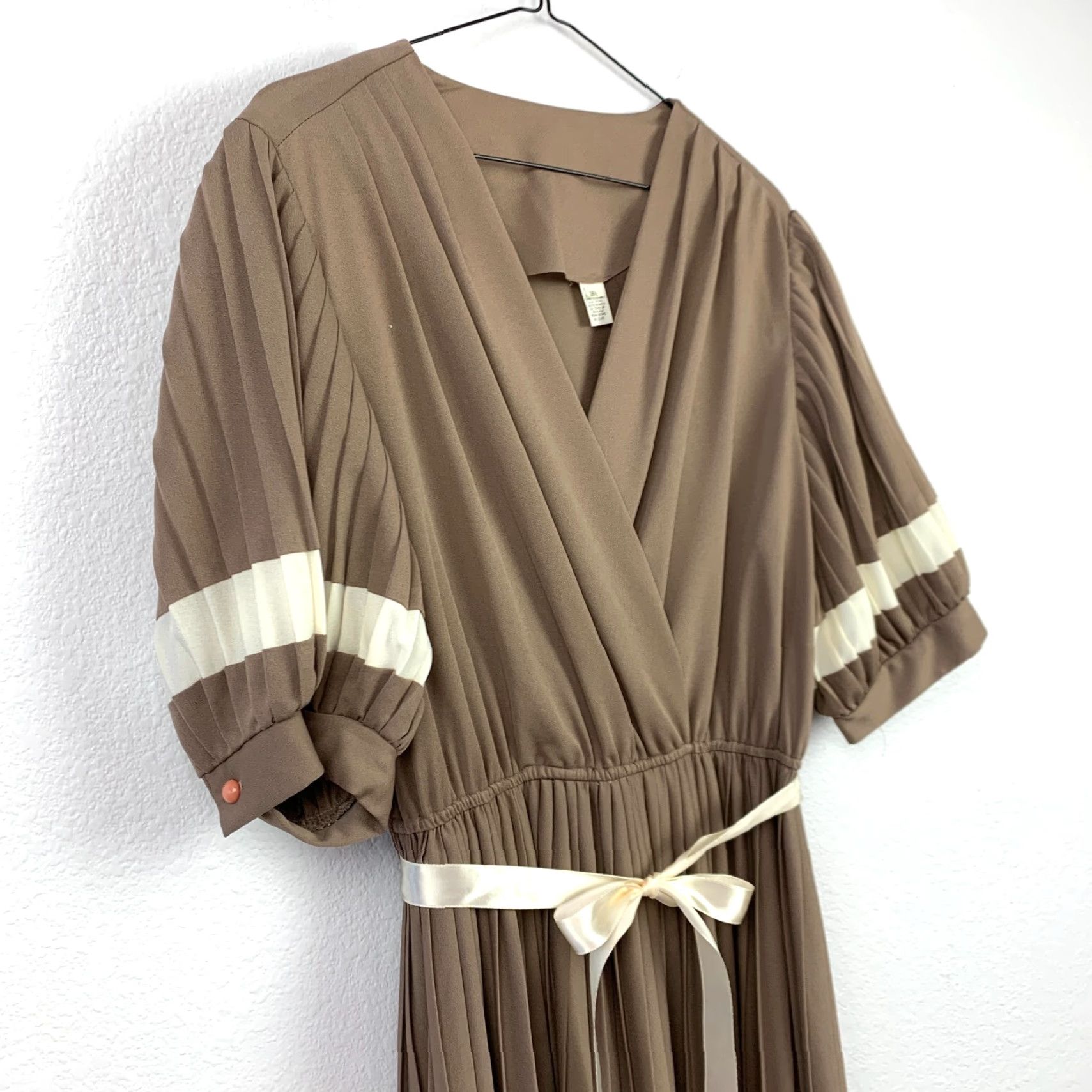 Vintage Vintage Brown Polyester Pleated Twirl Secretary Dress Size 16.5 16 1970s Feminine Casual Mens Womens Size XXL / US 16-18 / IT 52-54 - 2 Thumbnail
