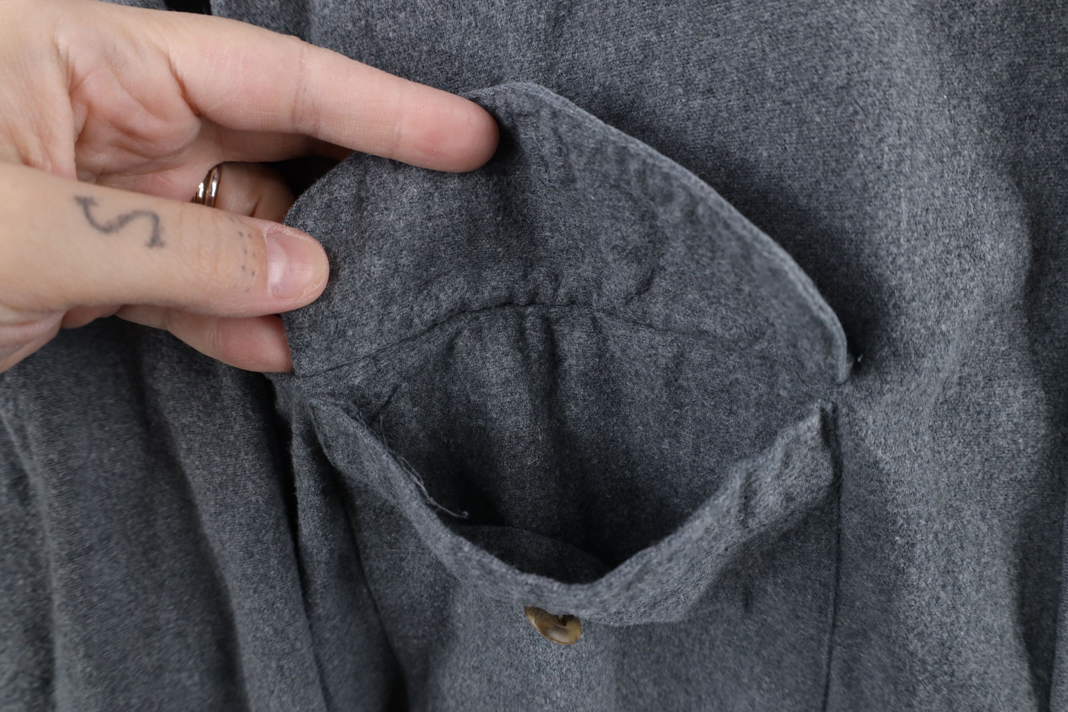 Vintage Vintage 90s Streetwear Cloth Collared Button Shirt Gray Size US L / EU 52-54 / 3 - 4 Thumbnail