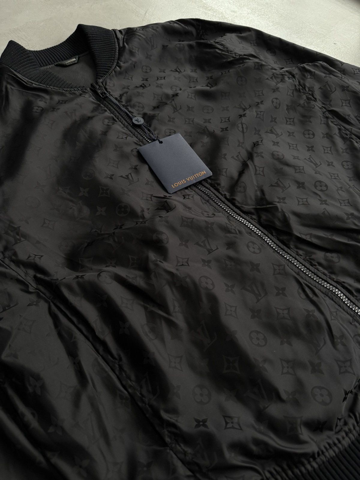 Louis Vuitton Louis Vuitton - FW2022 Leather/Mono Reversible Bomber Jacket Size US L / EU 52-54 / 3 - 8 Thumbnail