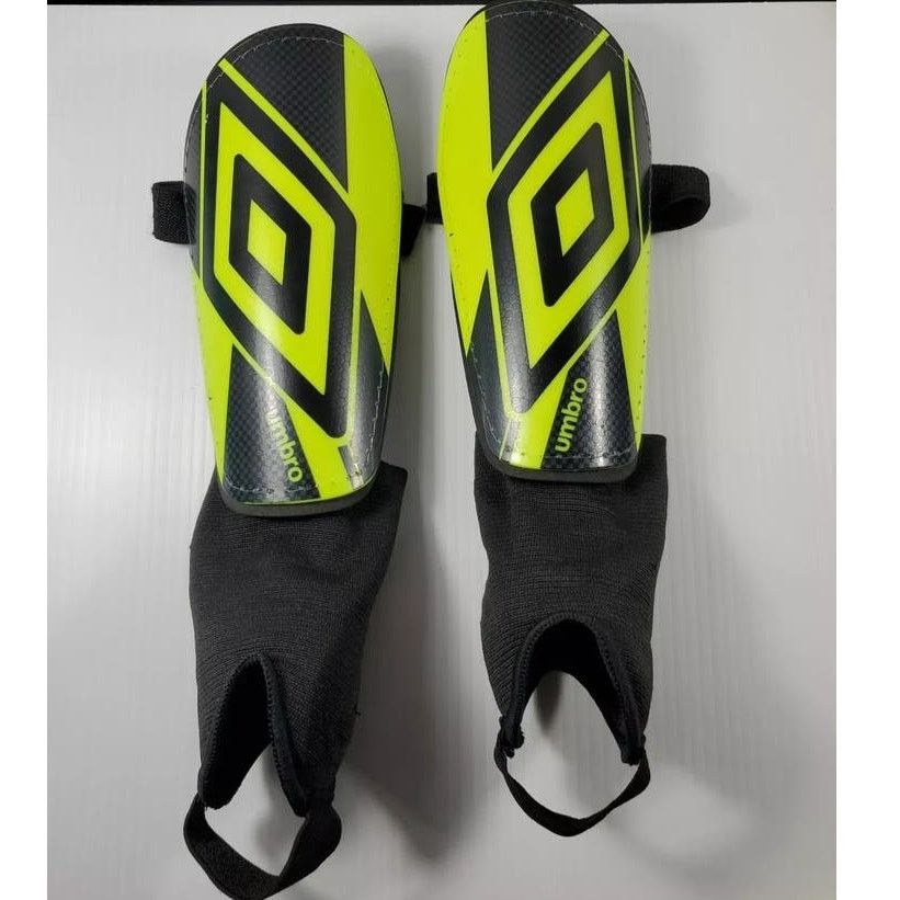 Umbro Umbro Jr Stirrup Soccer Shinguards 4' 7"- 5' 3" New Soccer Size ONE SIZE - 1 Thumbnail