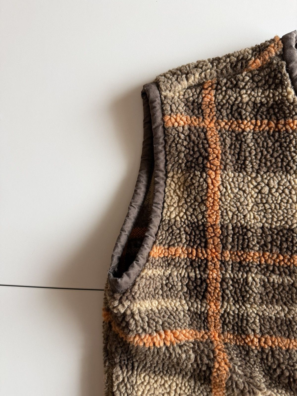 Universal Works LANCASTER GILET (CHECK SHERPA FLEECE) - BROWN Size US S / EU 44-46 / 1 - 5 Thumbnail