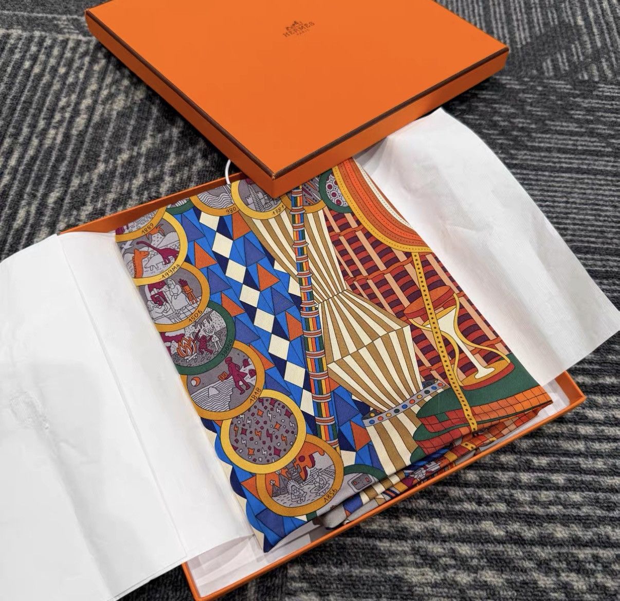 Hermes Hermès Le Laboratoire du Temps Silk Scarf J42 Size ONE SIZE - 2 Thumbnail