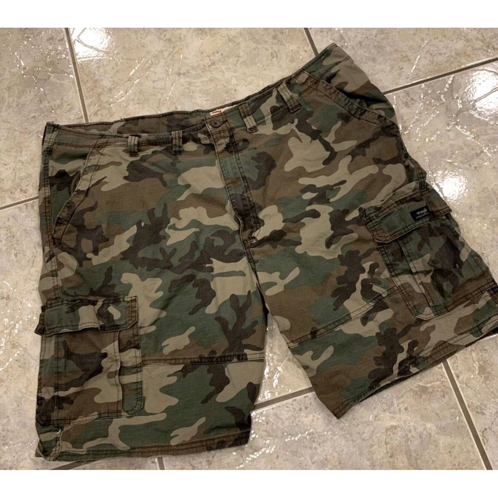 Wrangler VINTAGE Wrangler Cargo Shorts? No, not vintage. Size US 30 / EU 46 - 2 Thumbnail