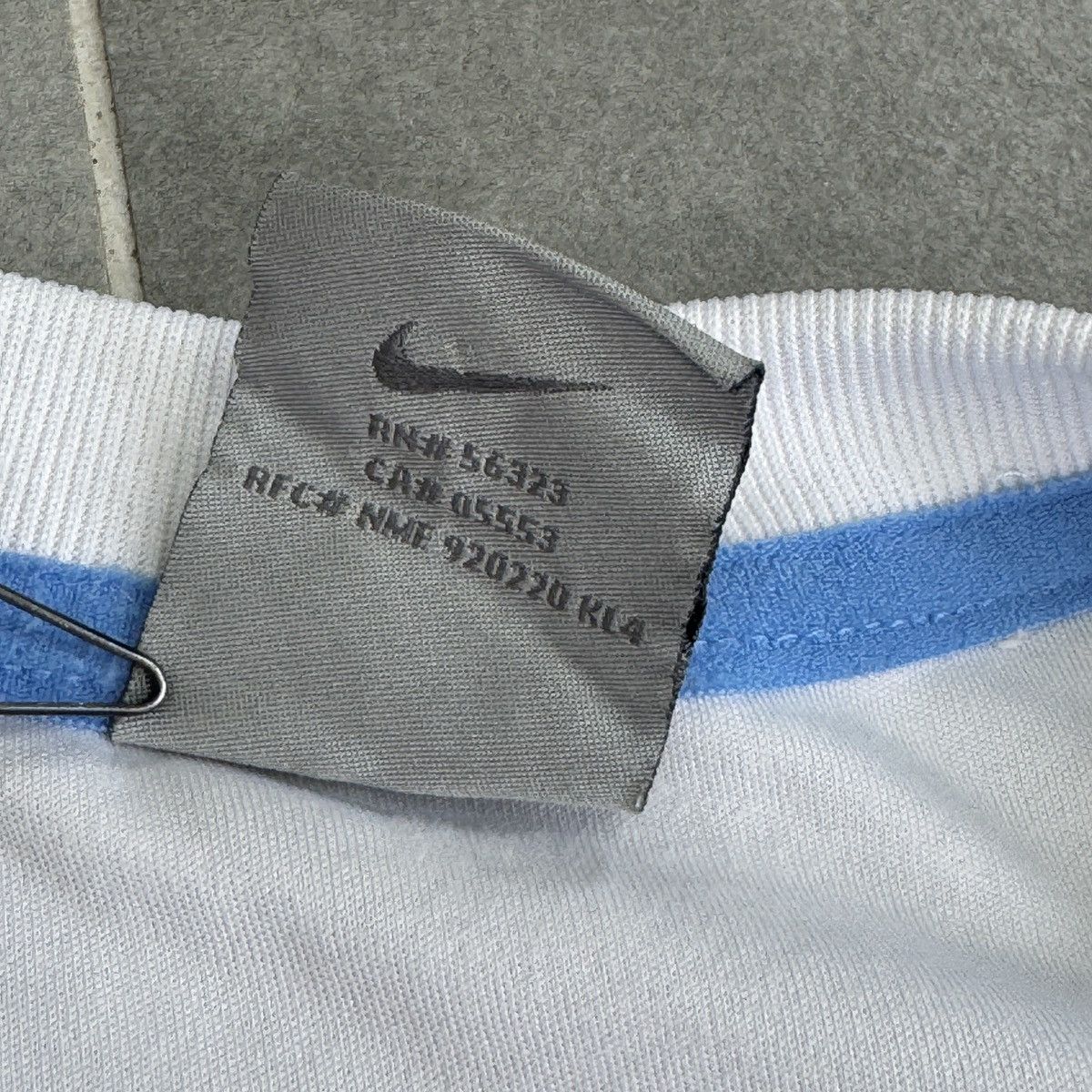 Nike Vintage Nike Dri-Fit TN Center Logo Shirt Jersey Y2K Men Size US L / EU 52-54 / 3 - 11 Thumbnail