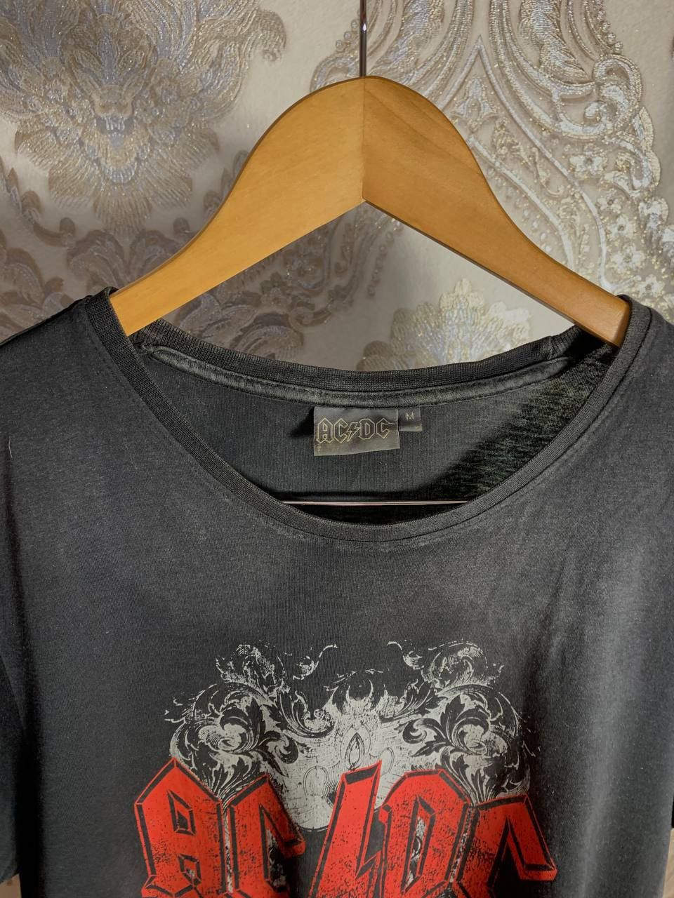 Band Tees VERY RARE AC/DC ROCK T-SHIRT WORLD TOUR BIG LOGO RETRO 90s Size US M / EU 48-50 / 2 - 3 Thumbnail