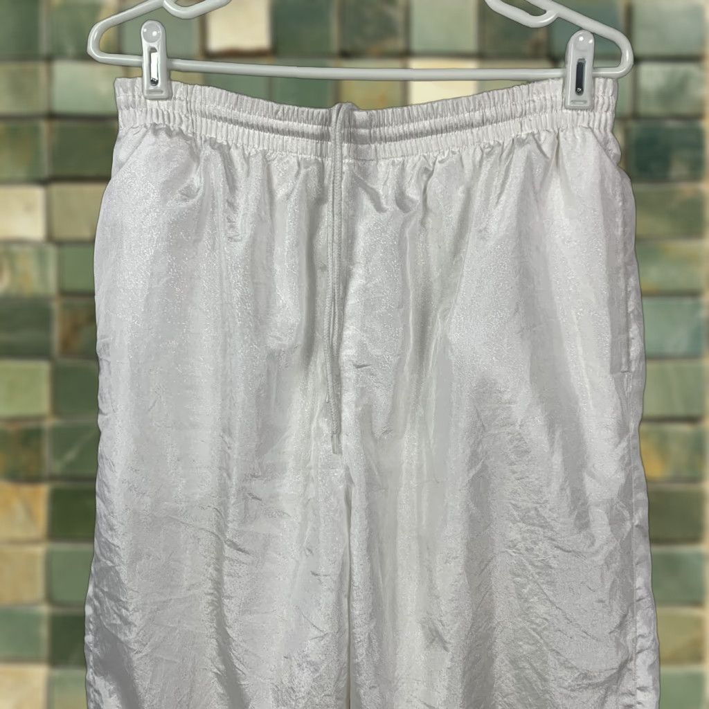 Vintage VINTAGE White Shiny Nylon Track Pants Windbreaker Women's L Elastic Size 36" / US 14 / IT 50 - 1 Thumbnail
