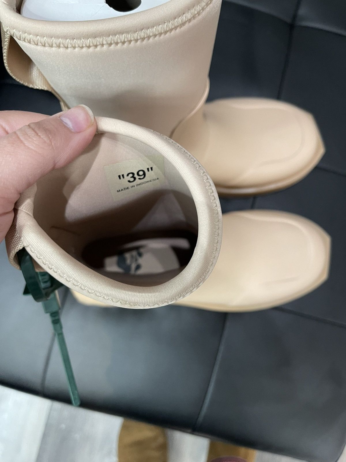 Off-White Rose Off White Pull on lug sole boots Size US 8.5 / IT 38.5 - 3 Thumbnail