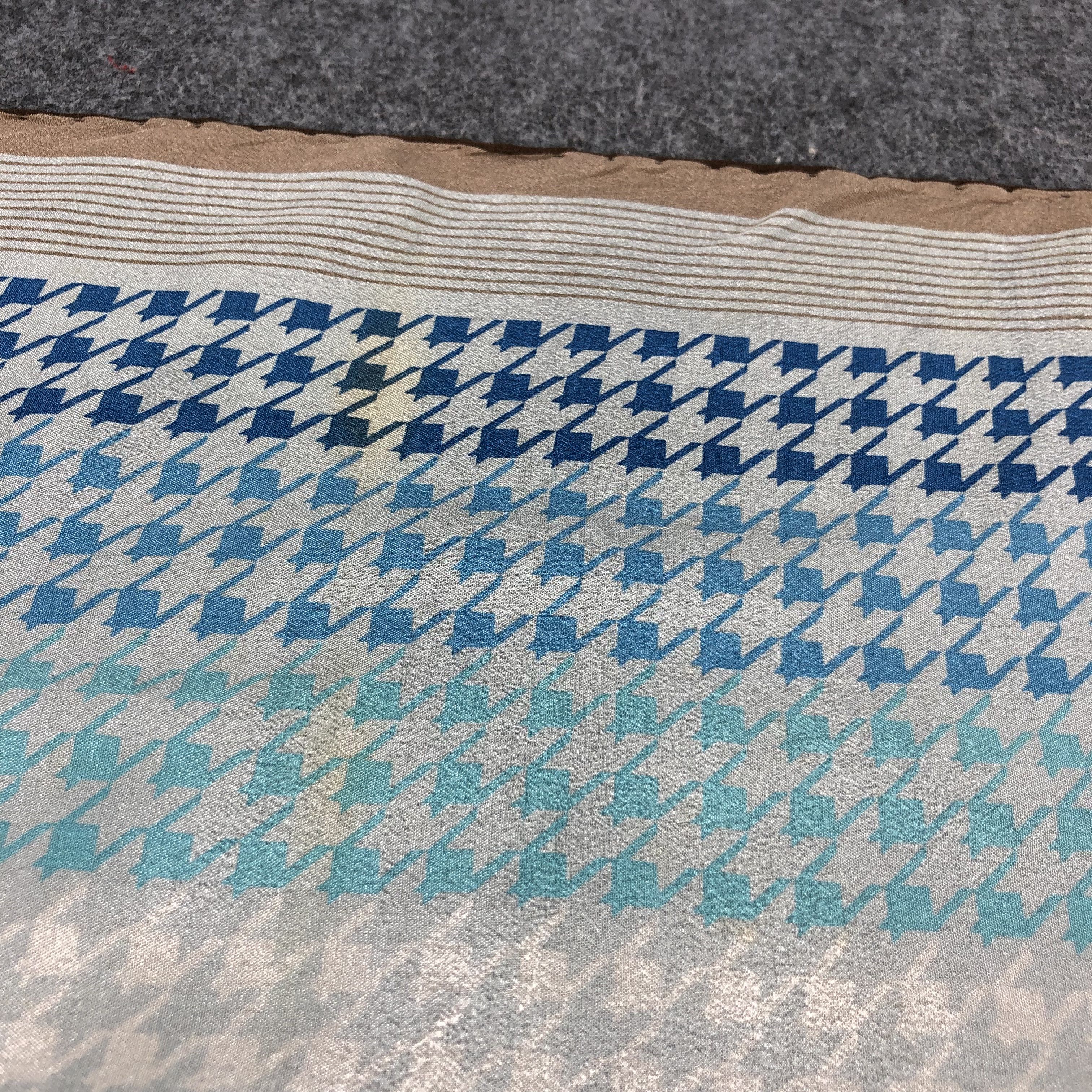 Hardy Amies Vintage Hardy Amies Hounds Tooth Silk Scarf M307 Size ONE SIZE - 8 Thumbnail